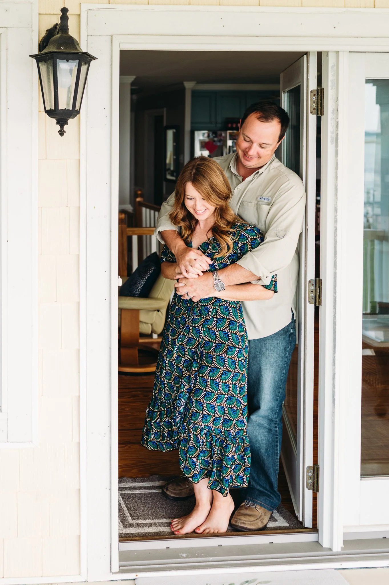 Laughing parents embraced in a candid moment, lifestyle photography by Elise Souders, Bend Oregon