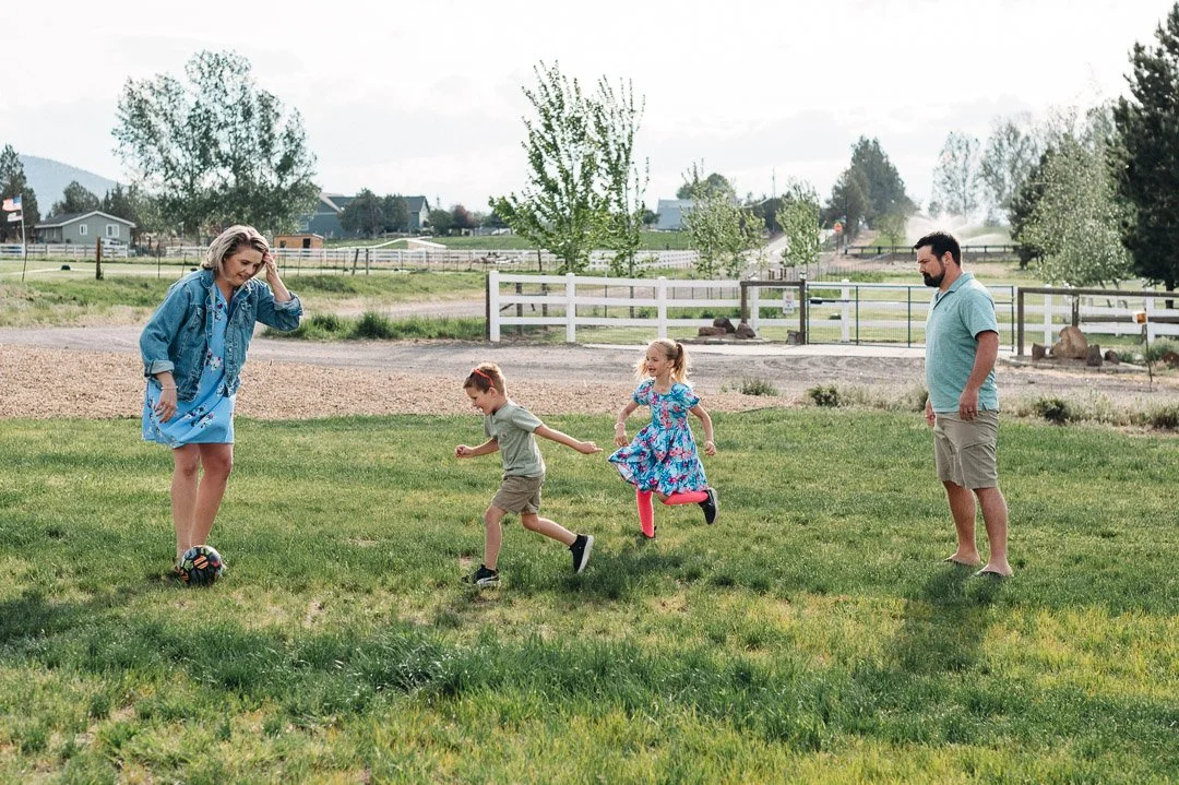 Family playing soccer in their yard, documentary photo by Elise Souders, Bend, Oregon Photographer