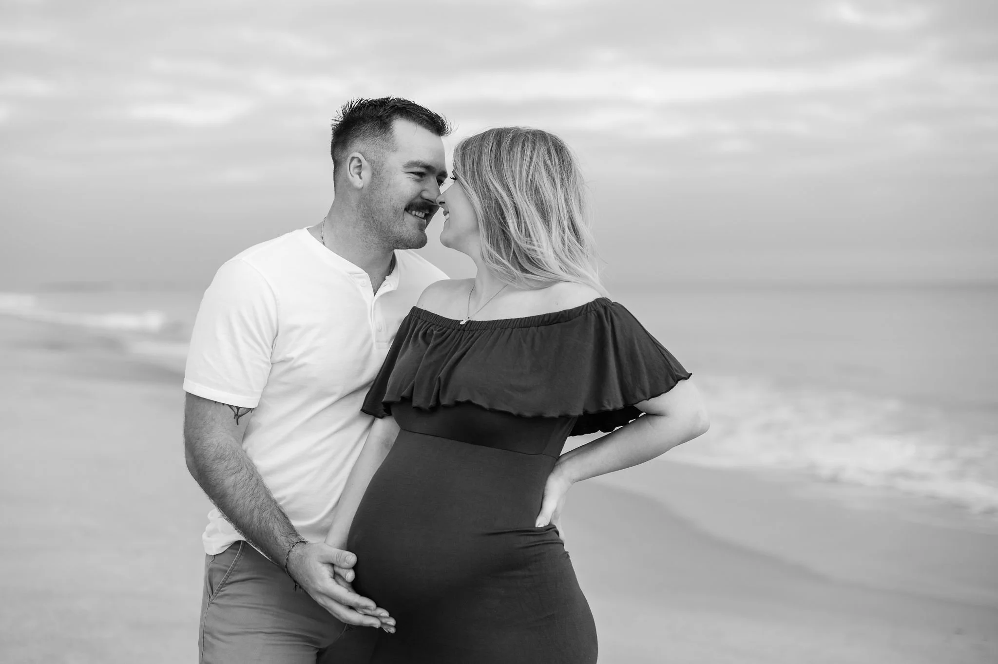 pregnant-couple-portrait-photography-oregon.jpg