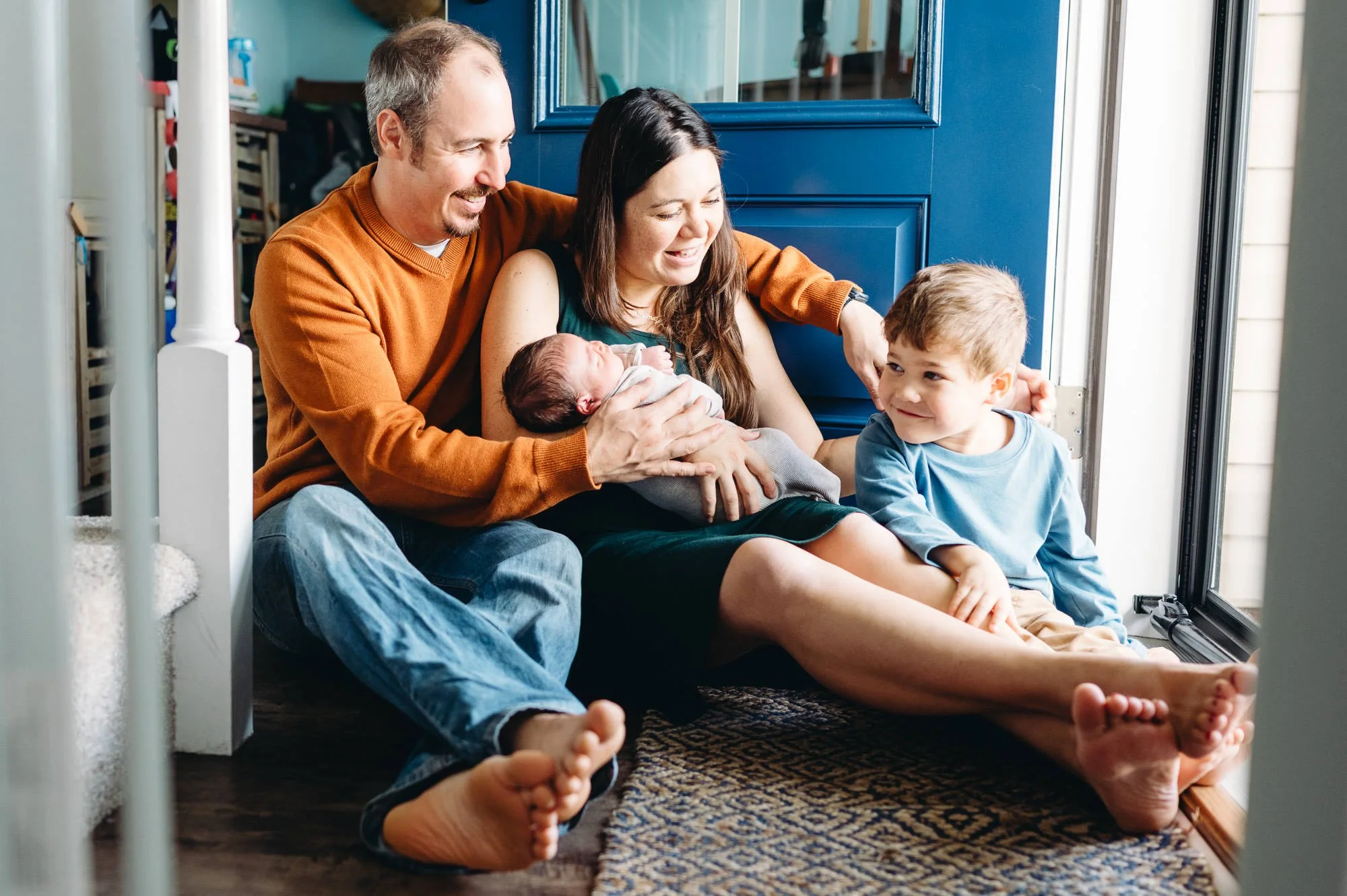 Newborn photo with older sibling at home in Bend, Oregon by Elise Souders