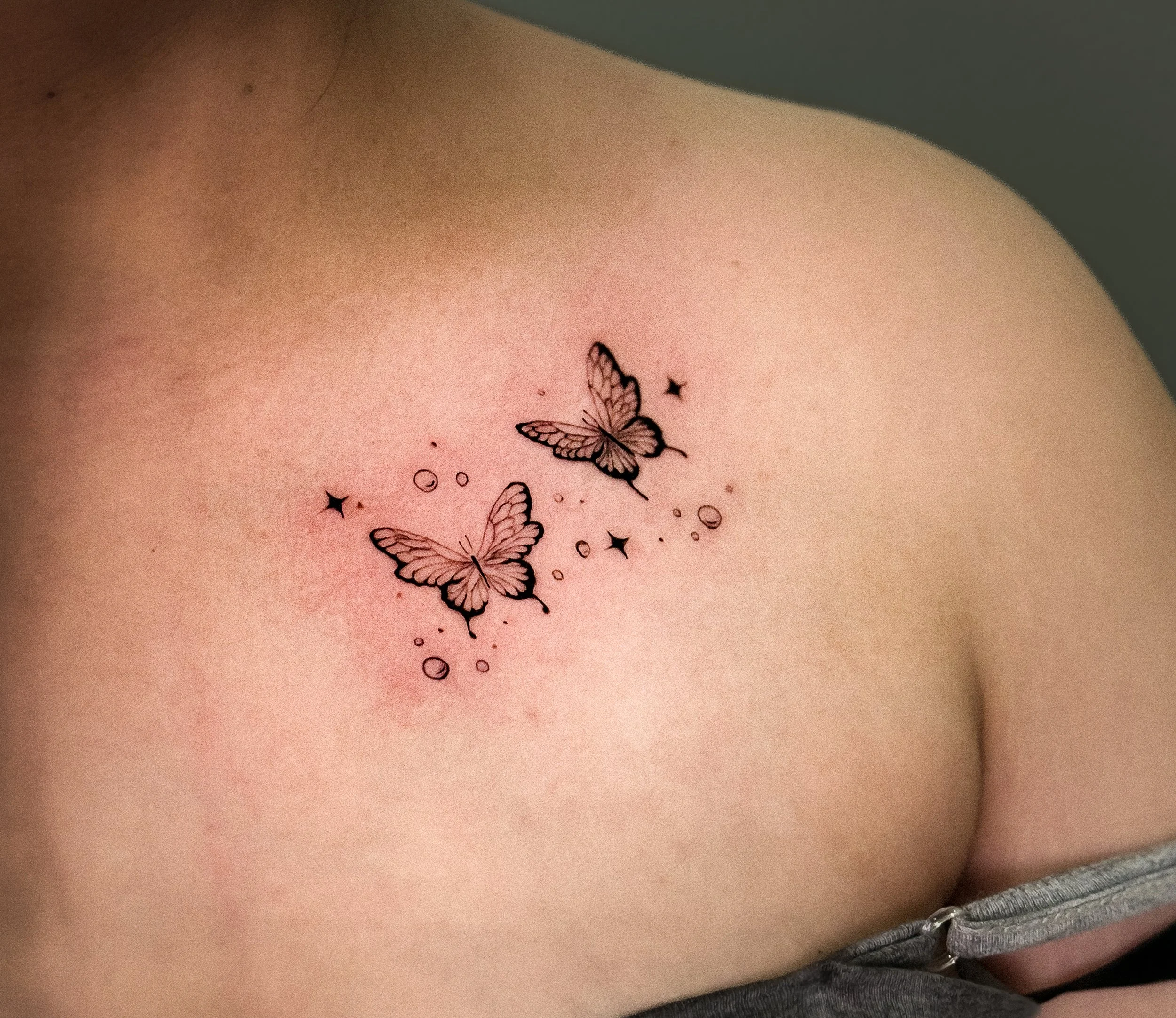 รอยสักผีเสื้อสไตล์ Aesthetic Blackwork / Aesthetic butterfly tattoo by Let’s Tatt Studio Chiang Mai