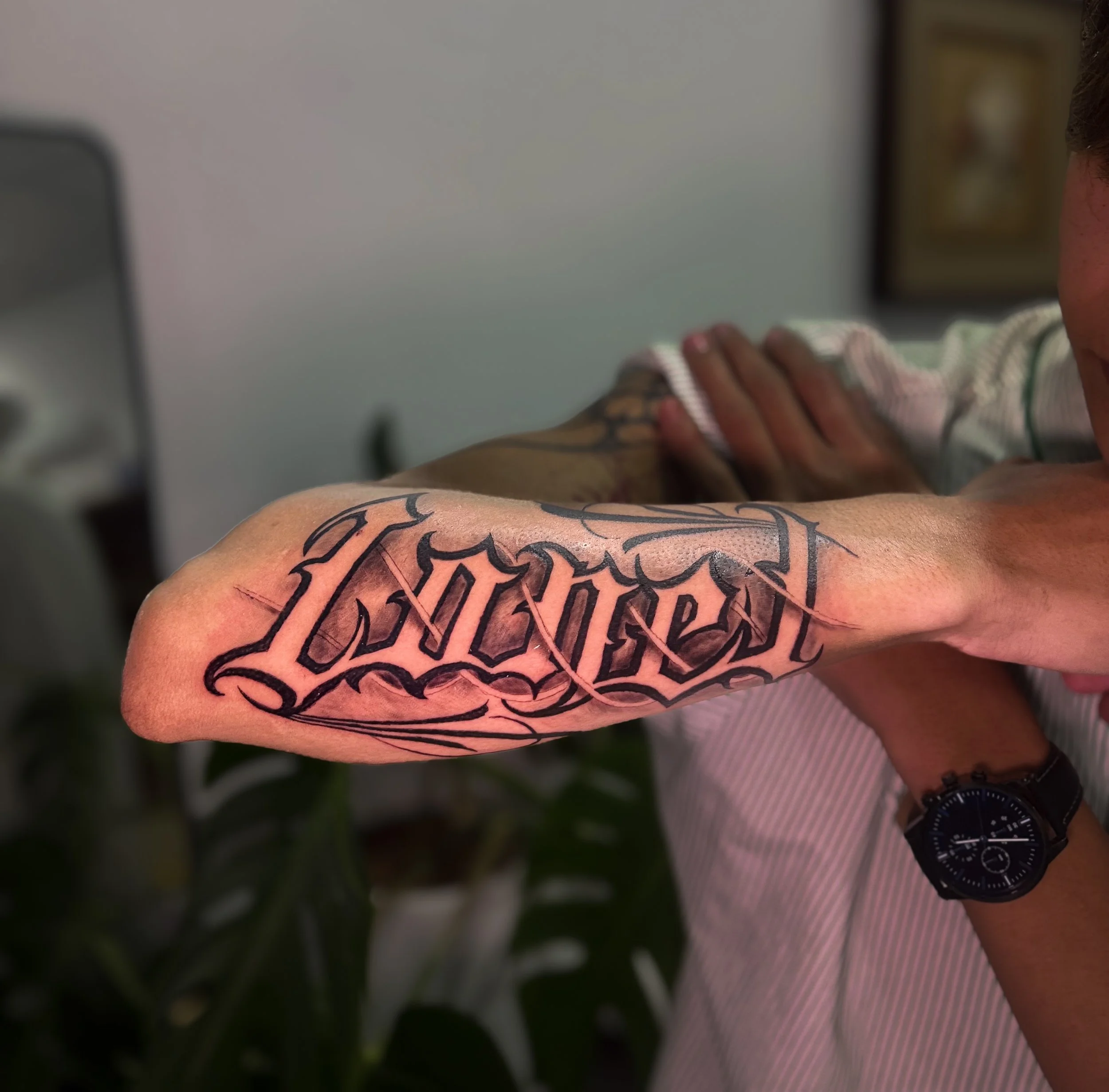 รอยสักฟ้อนต์สไตล์ Graffiti Lettering จาก Let’s Tatt Studio / Graffiti lettering tattoo by Let’s Tatt Studio Chiang Mai