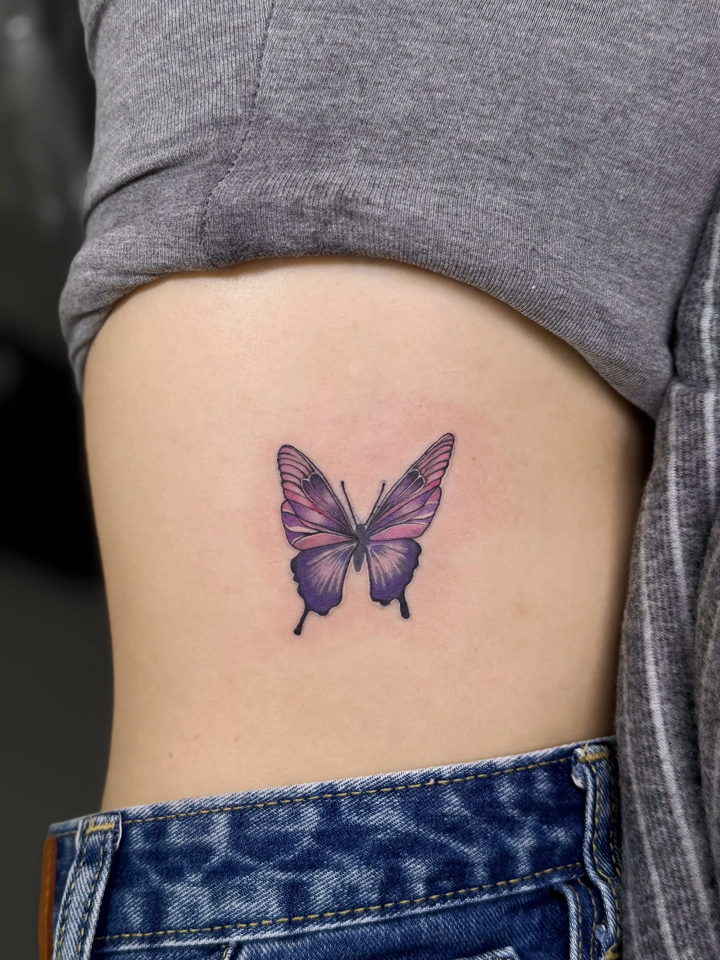 รอยสักผีเสื้อสไตล์ Fine Line เติมสีอ่อนจาก Let’s Tatt Studio / Fine line butterfly tattoo by Let’s Tatt Studio Chiang Mai