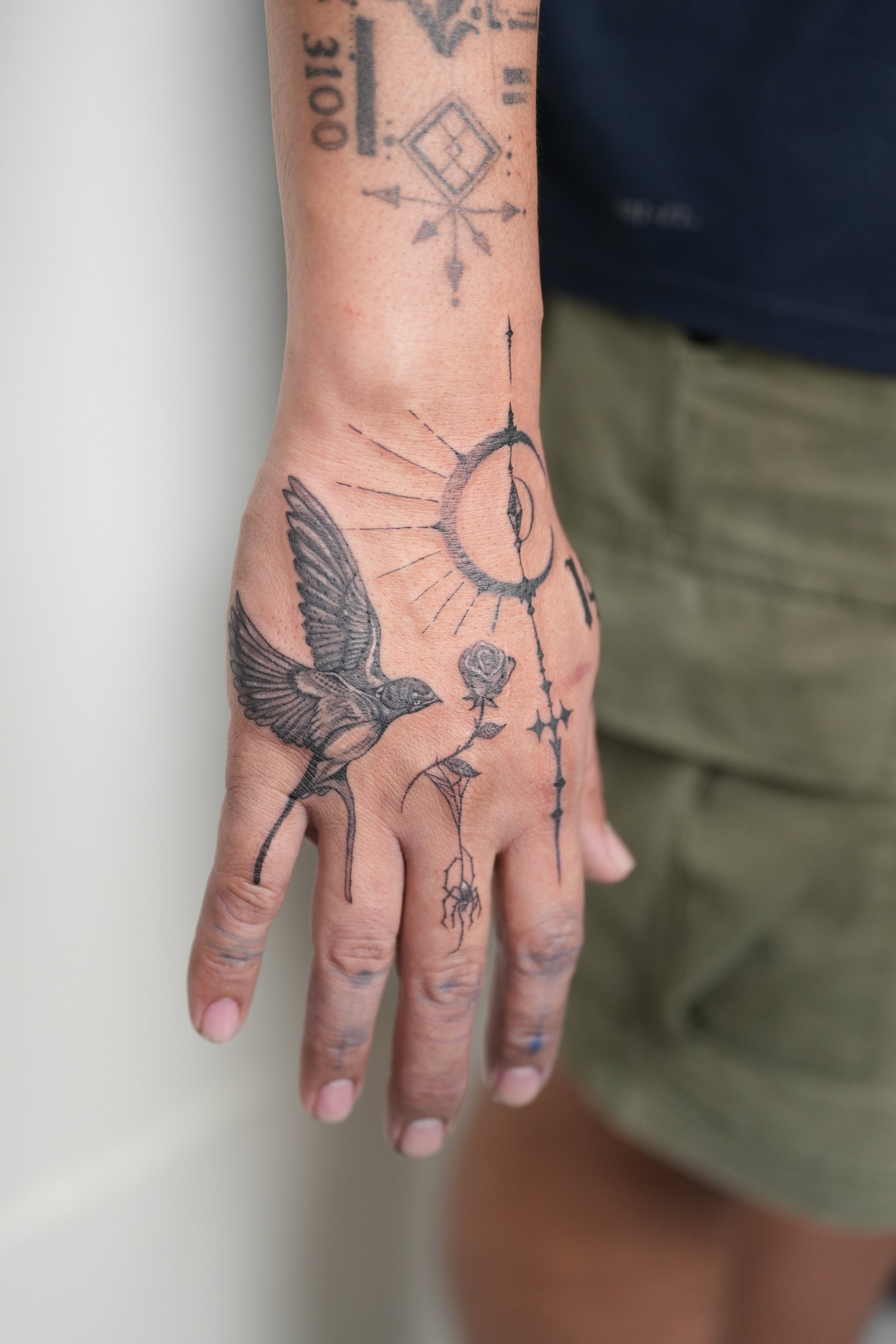 รอยสักนกสไตล์ Geometric Fine Line จาก Let’s Tatt Studio / Geometric bird tattoo by Let’s Tatt Studio Chiang Mai