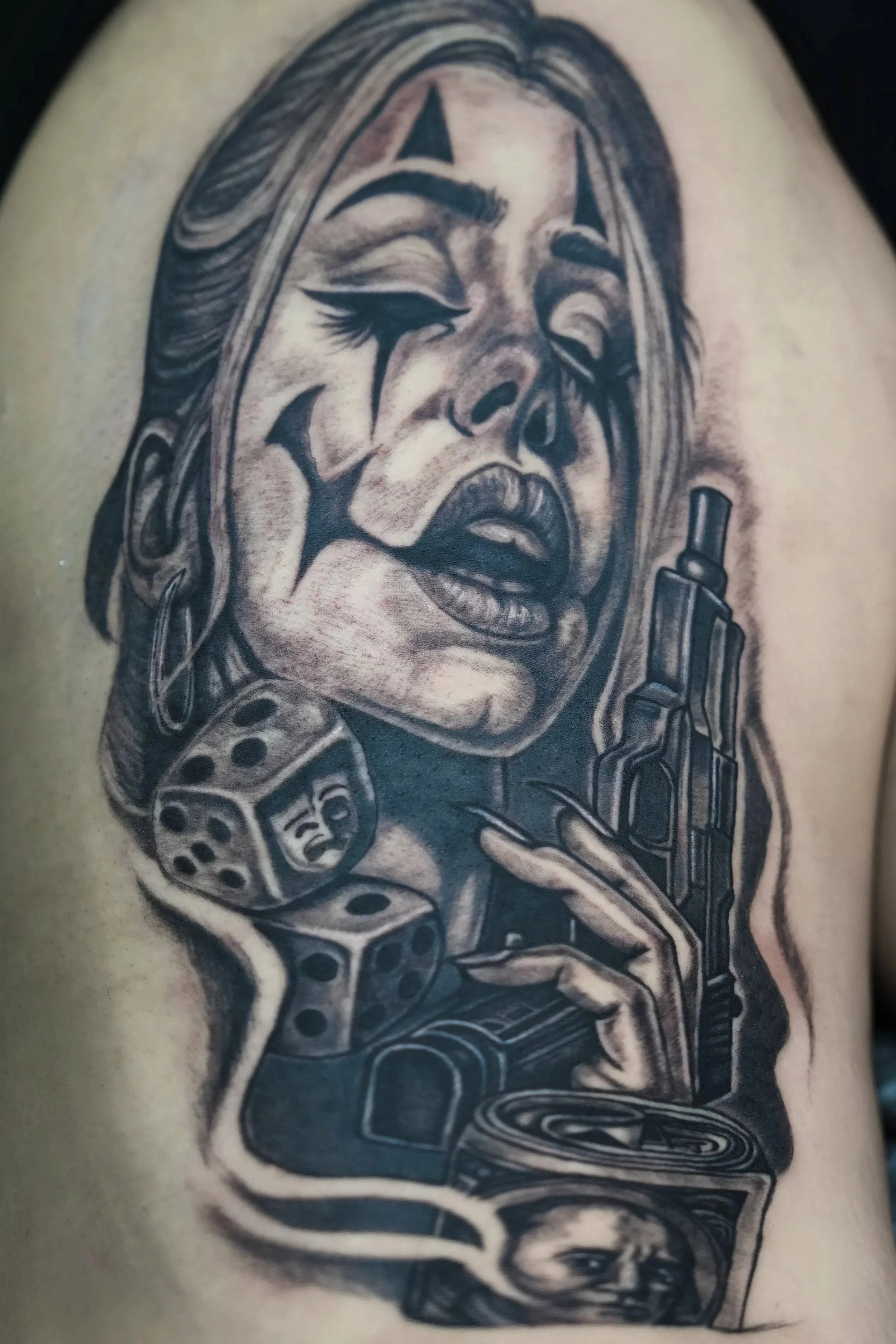 ผลงานรอยสัก Black & Grey ชิคาโน่ จาก Let’s Tatt Studio Chiang Mai เน้นรายละเอียดและองค์ประกอบที่สมดุล