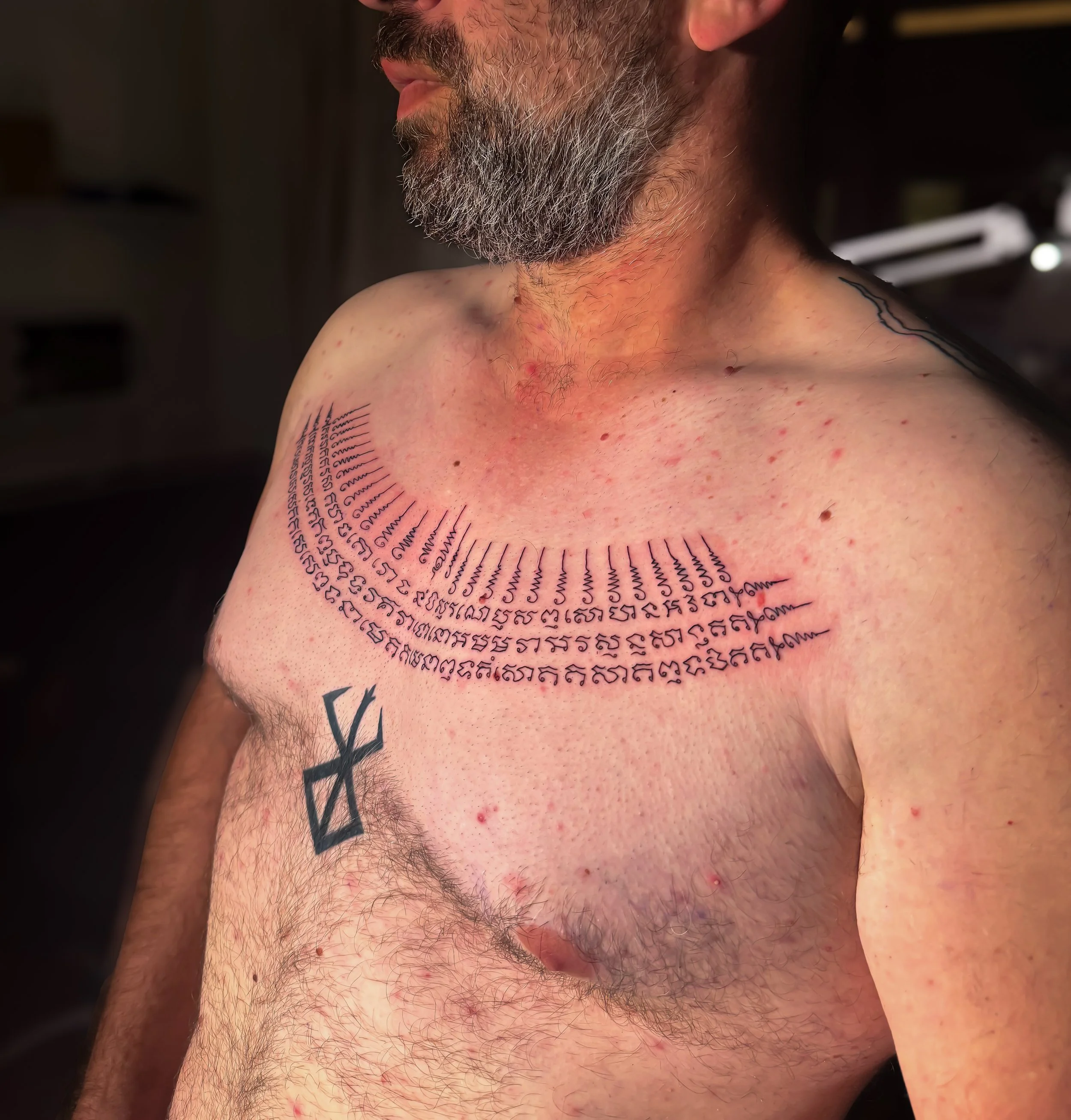 รอยสักตัวอักษรสไตล์ Blackwork บริเวณหน้าอกจาก Let’s Tatt Studio / Blackwork lettering tattoo by Let’s Tatt Studio Chiang Mai