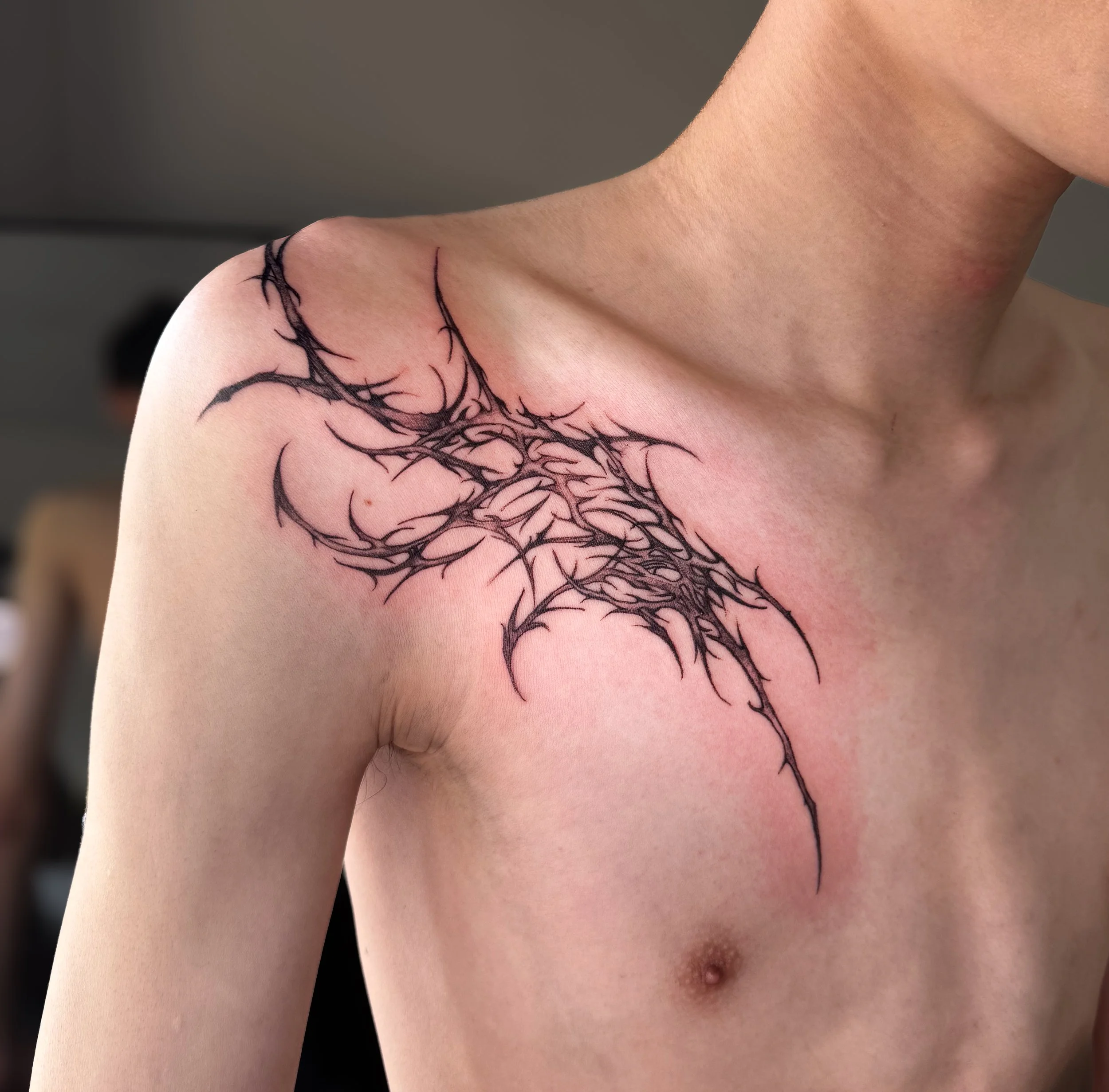 รอยสัก Cyber Sigilism พร้อมลายเส้นออร์แกนิกสไตล์ Blackwork / Blackwork cyber sigilism tattoo by Let’s Tatt Studio Chiang Mai