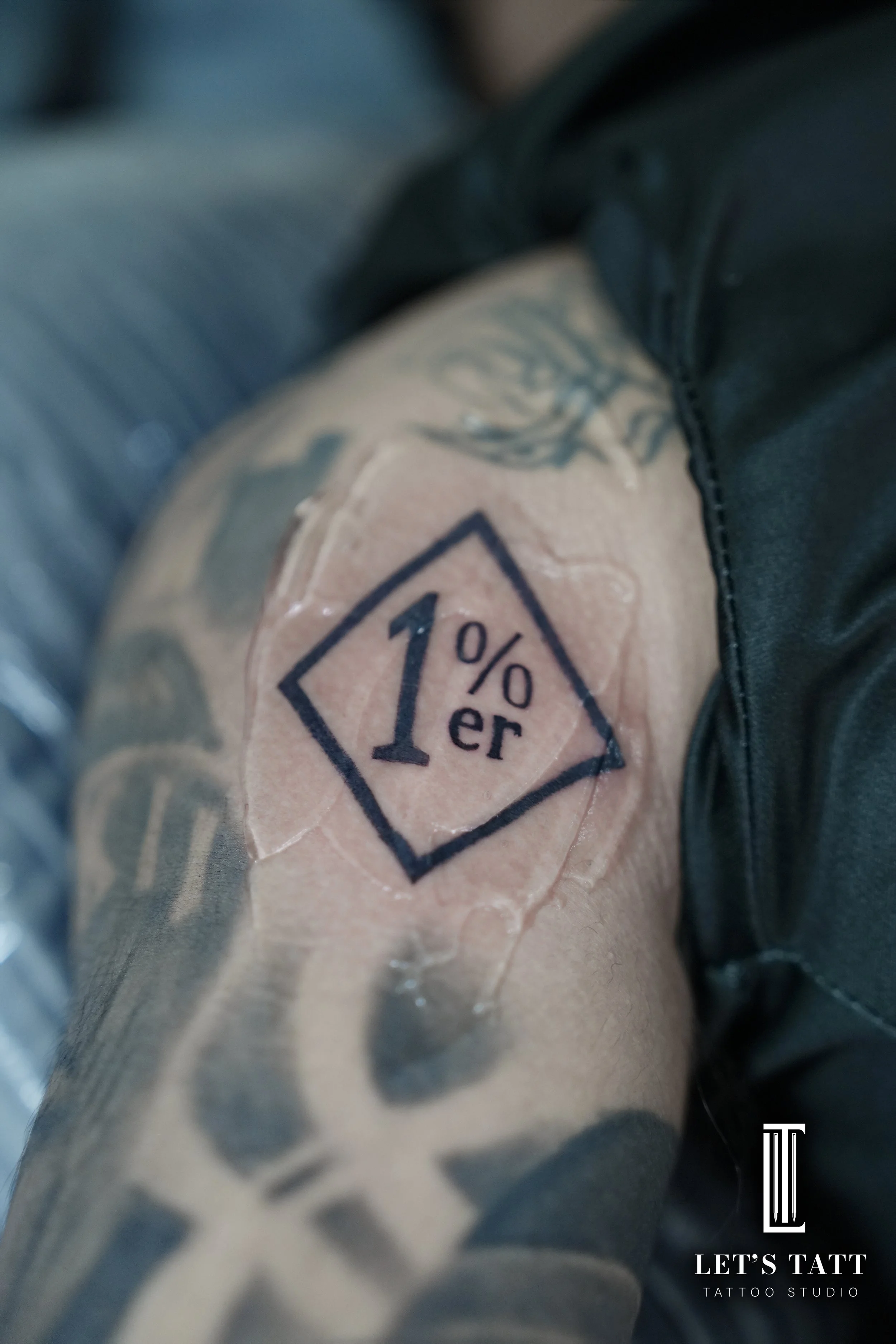 รอยสักสัญลักษณ์สไตล์ Geometric Minimal จาก Let’s Tatt Studio / Minimal geometric symbol tattoo by Let’s Tatt Studio Chiang Mai