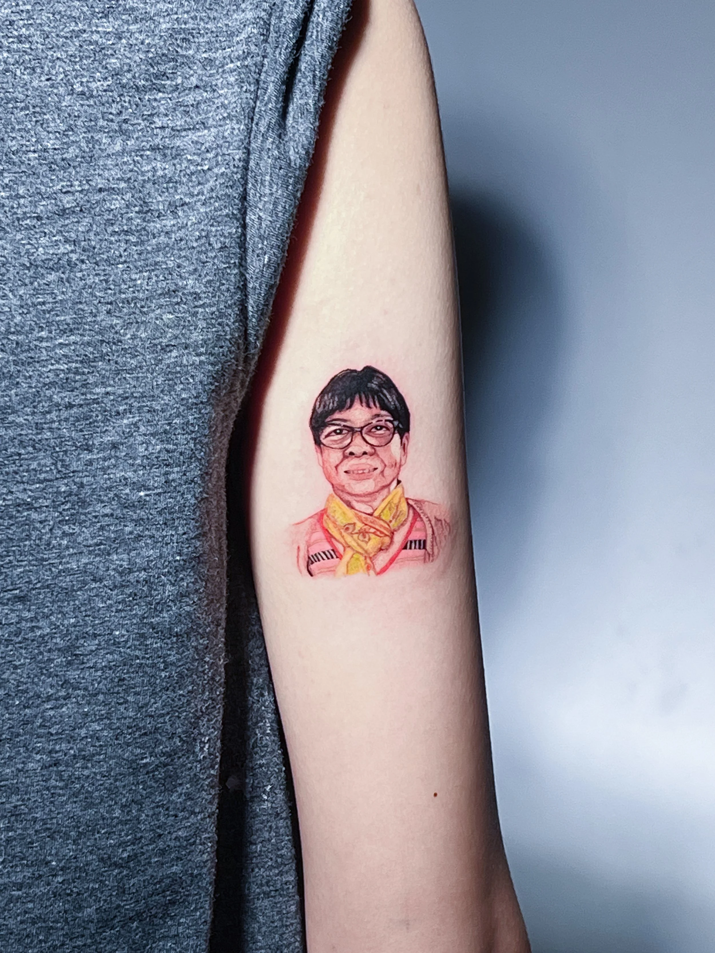 รอยสักภาพเหมือนขนาดเล็กพร้อมรายละเอียดสมจริง / Detailed micro realism tattoo by Let’s Tatt Studio Chiang Mai