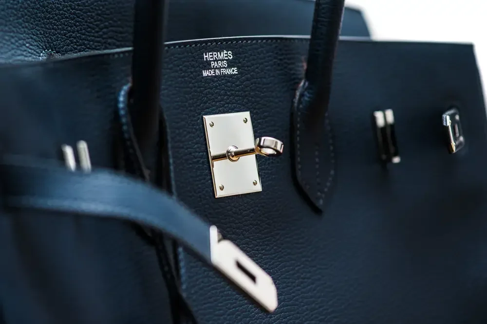 The sound of a Hermès bag closing is not an accident