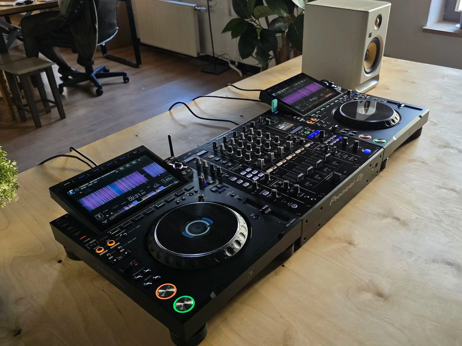 2 gab. CDJ-3000x + DJM A9