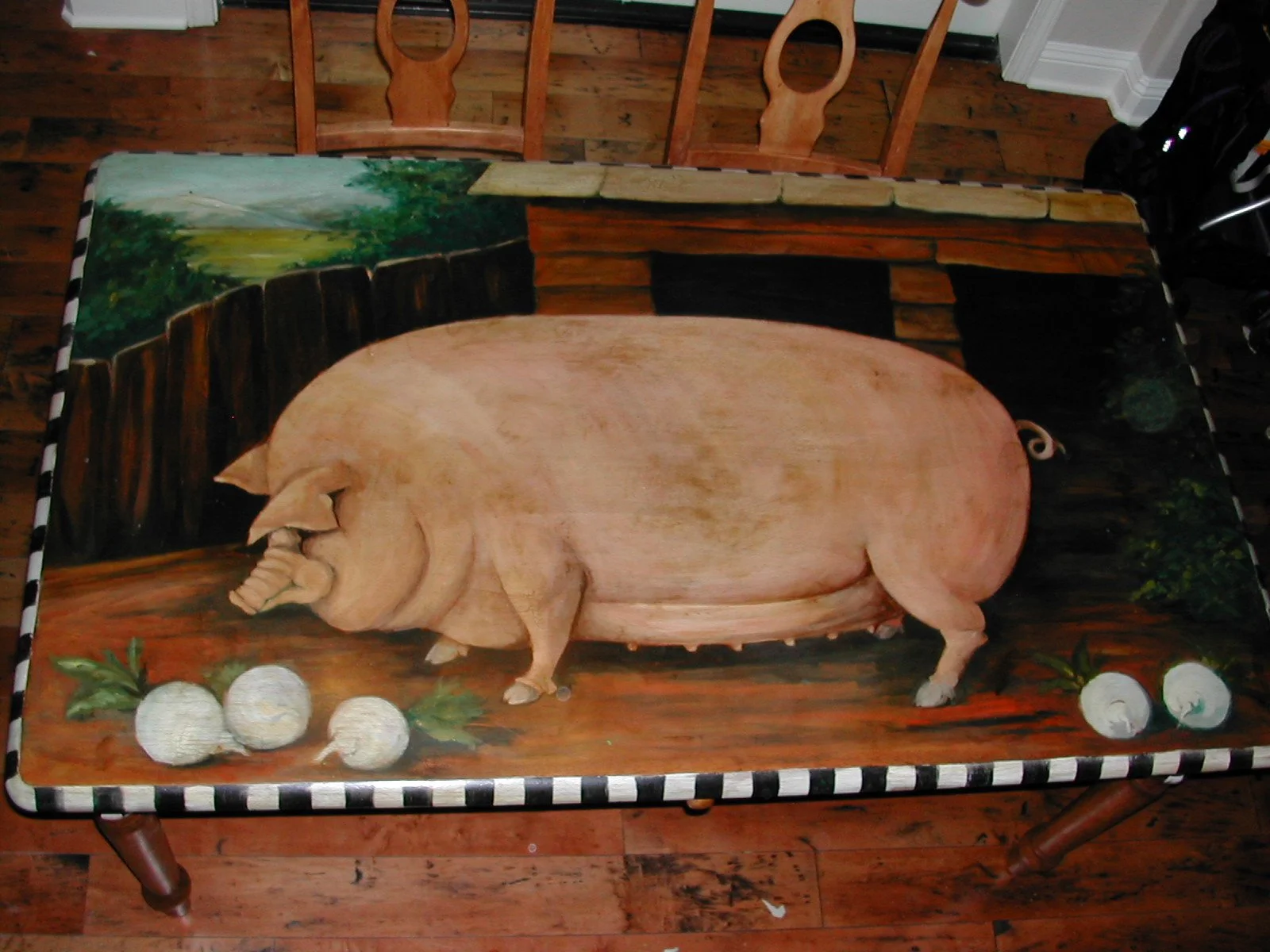 pigtable1.JPG
