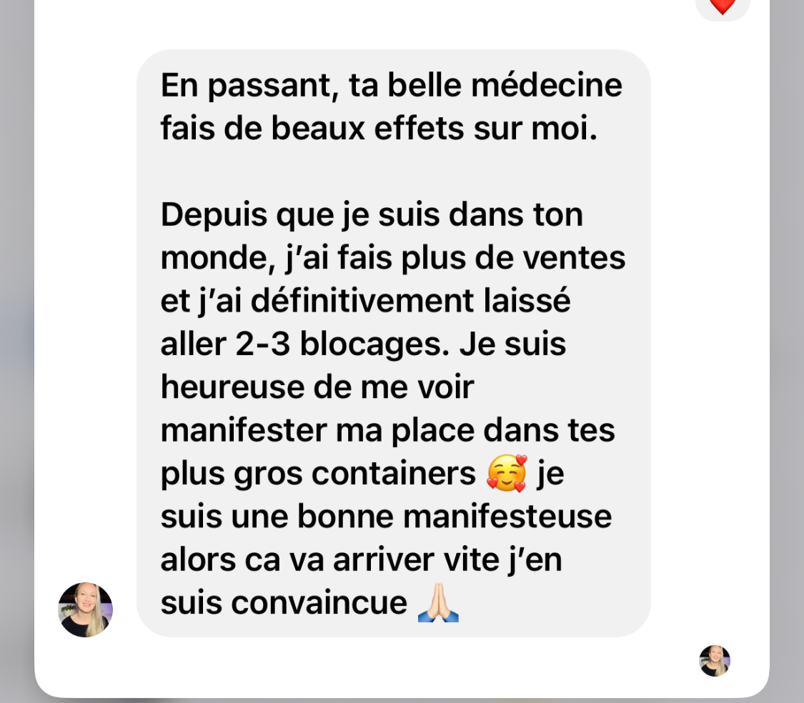 Message de discussion en français parlant de médecine, de ventes, de blocages, et de manifester sa place dans de grands contenants, avec des émojis sourire, cœur et prière.