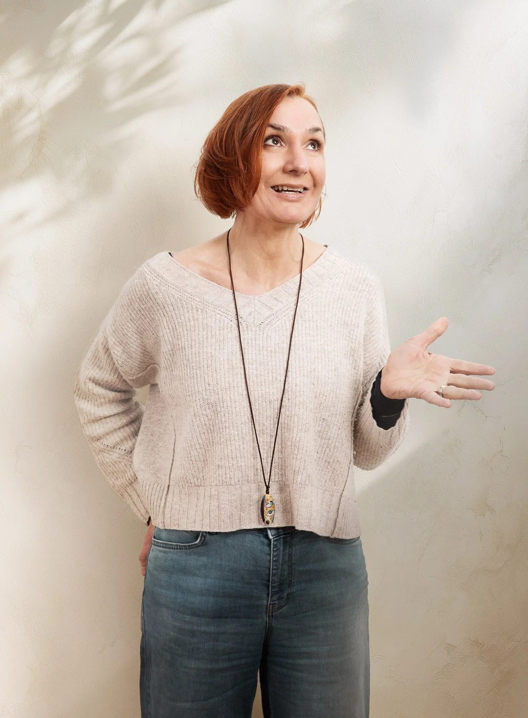 Petra blickt nach oben