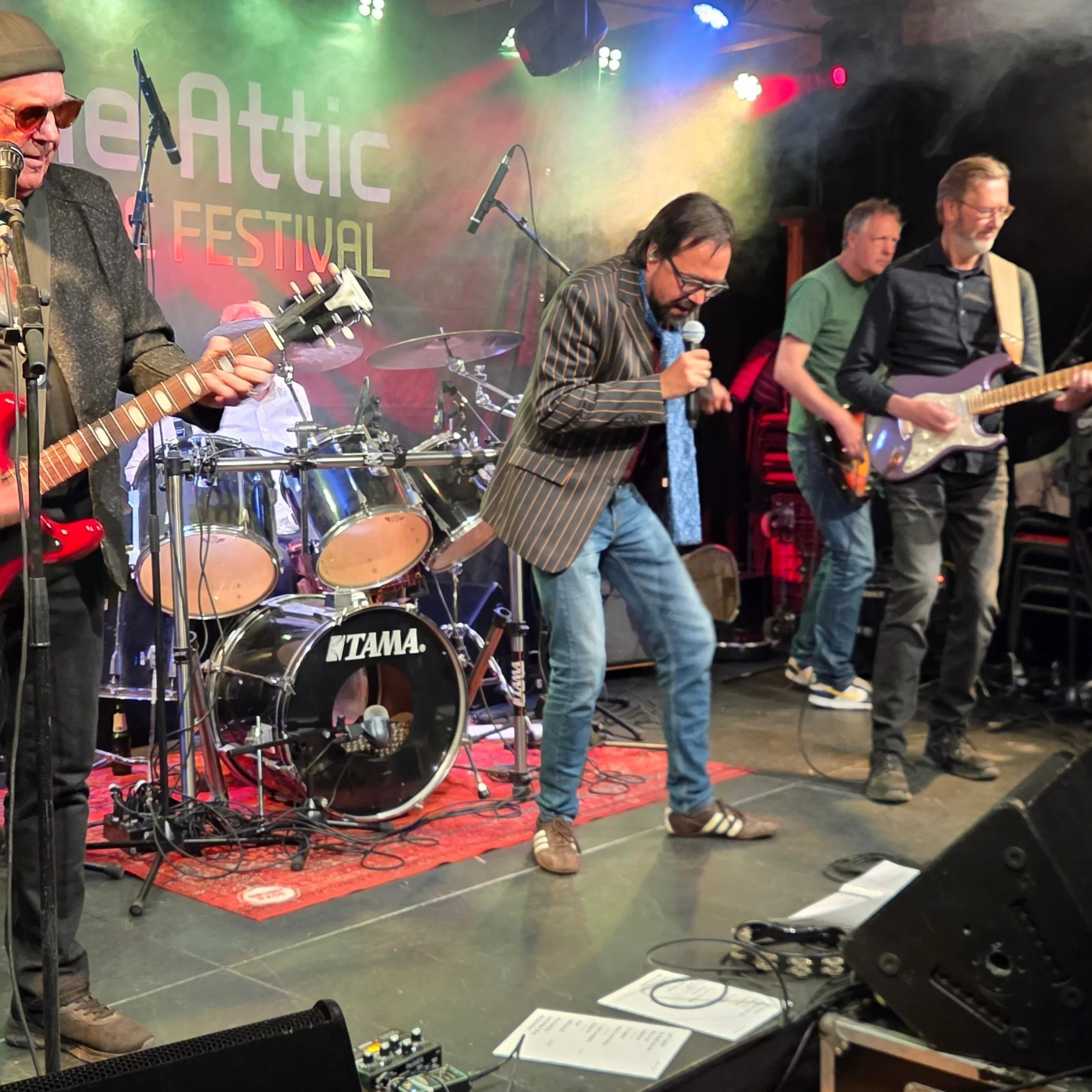 Wat een overdaad aan muzikanten hadden wij afgelopen zaterdag weer op het podium staan bij de Maalderij in Heino. Wij genieten nog even na.