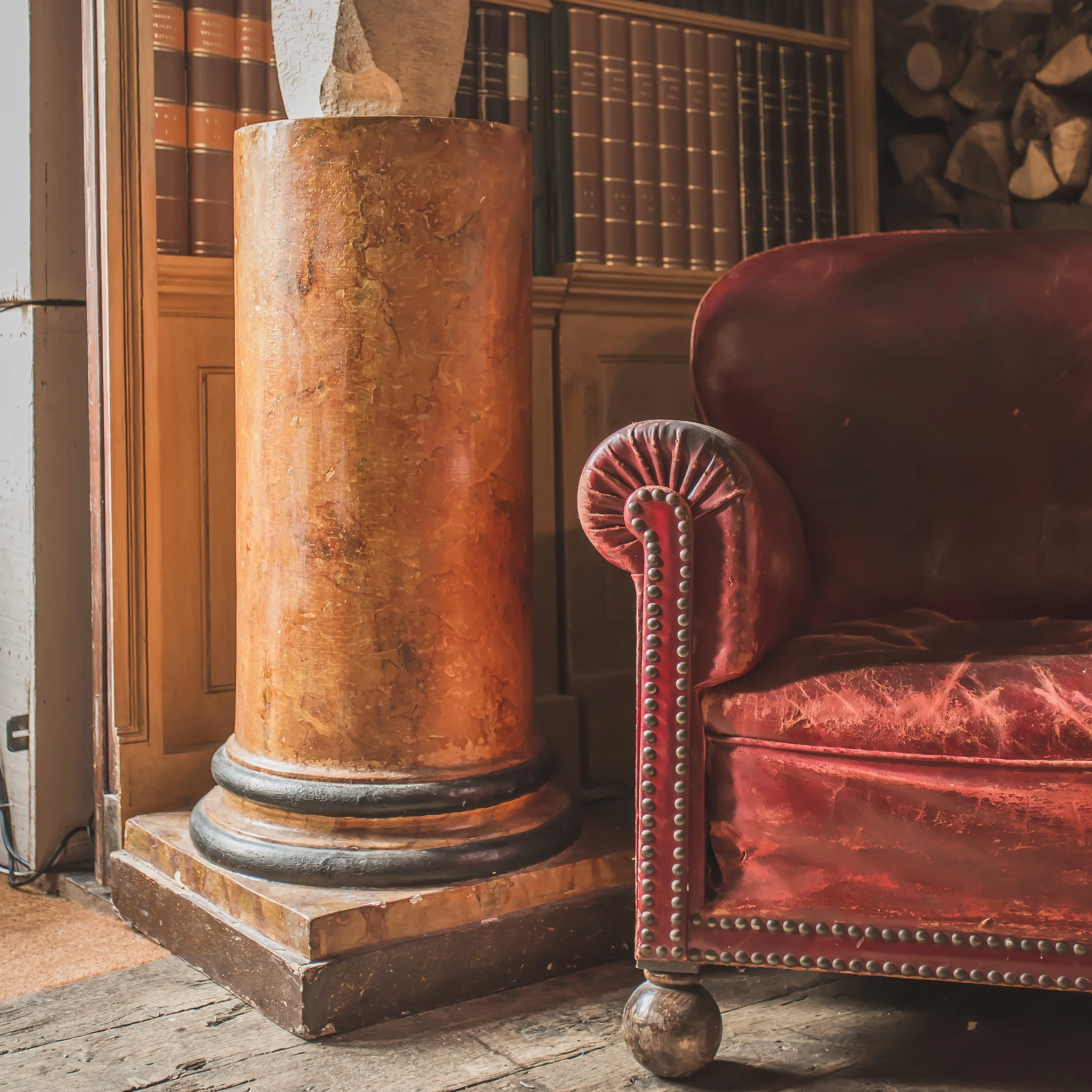 109411 Faux Marble Column 2 HR.jpg