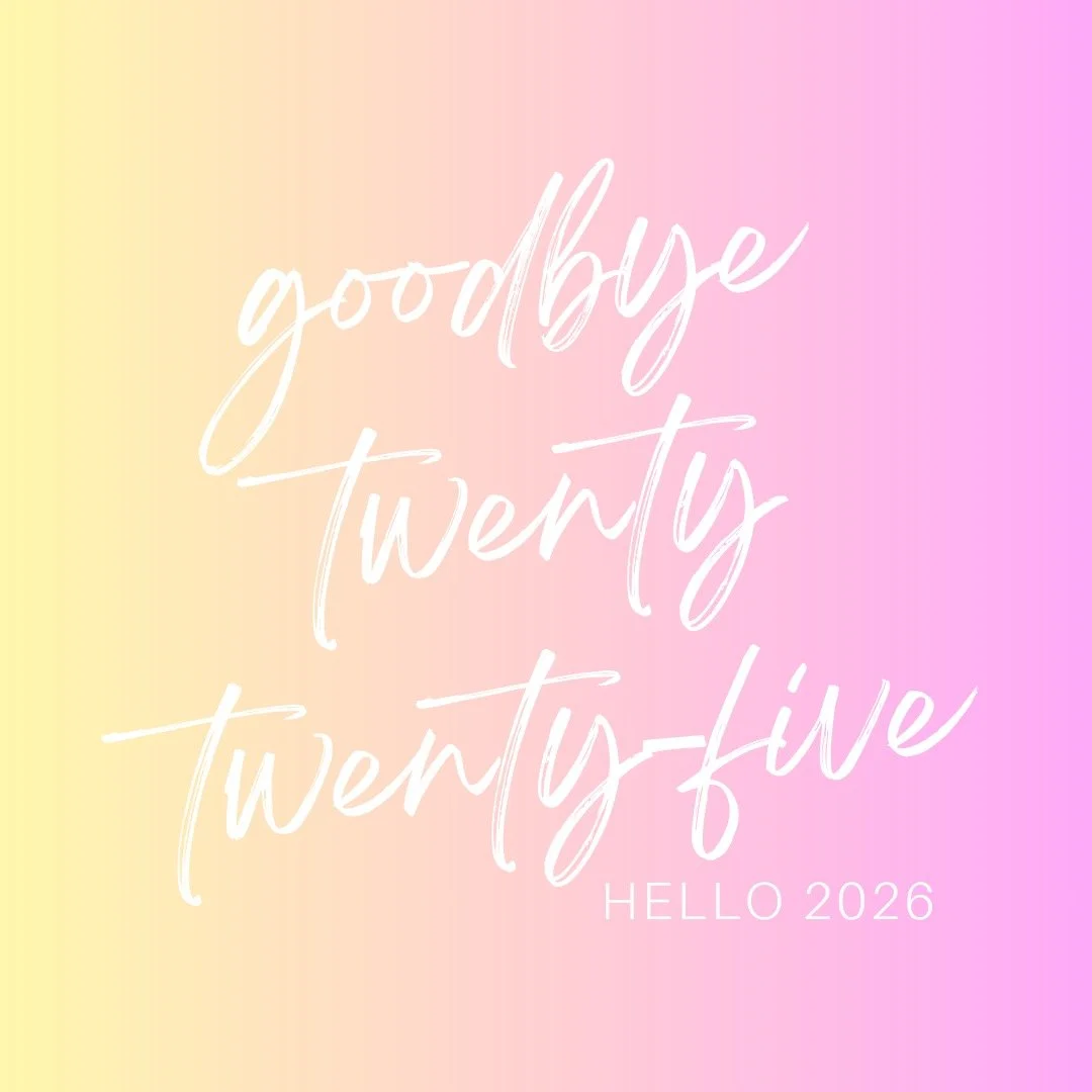2025 a &eacute;t&eacute; une ann&eacute;e vraiment sp&eacute;ciale. 💥 J'ai &eacute;cout&eacute; mon corps et mon coeur plut&ocirc;t que ma t&ecirc;te. J'ai entam&eacute; un projet de reconversion. J'ai lanc&eacute; ce podcast et ce compte. 

🎙 3 &e