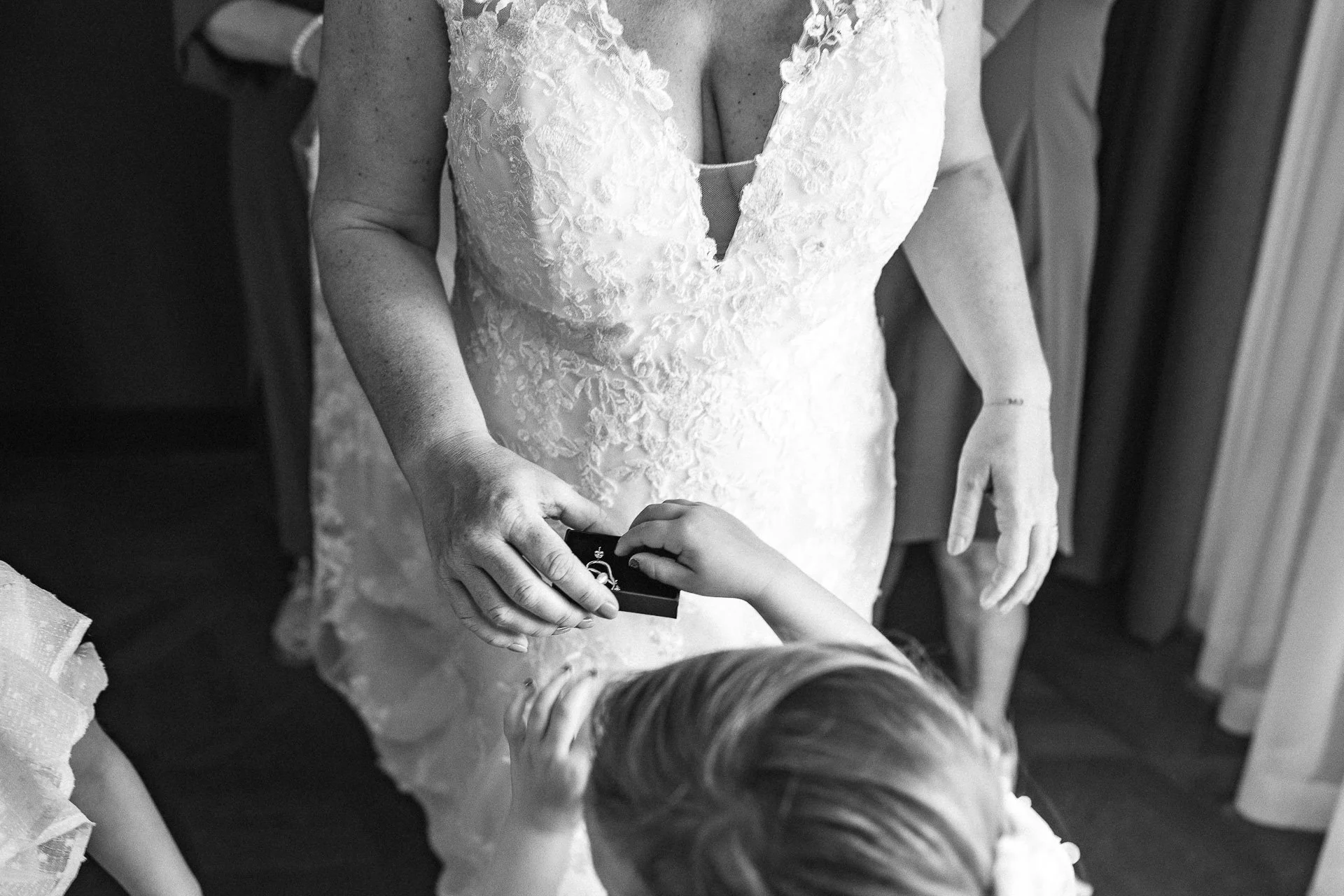 trouwfotograaf-bruidsfotograaf-wedding-documentary-documentaire-editorial-modern-amsterdam-13.jpg