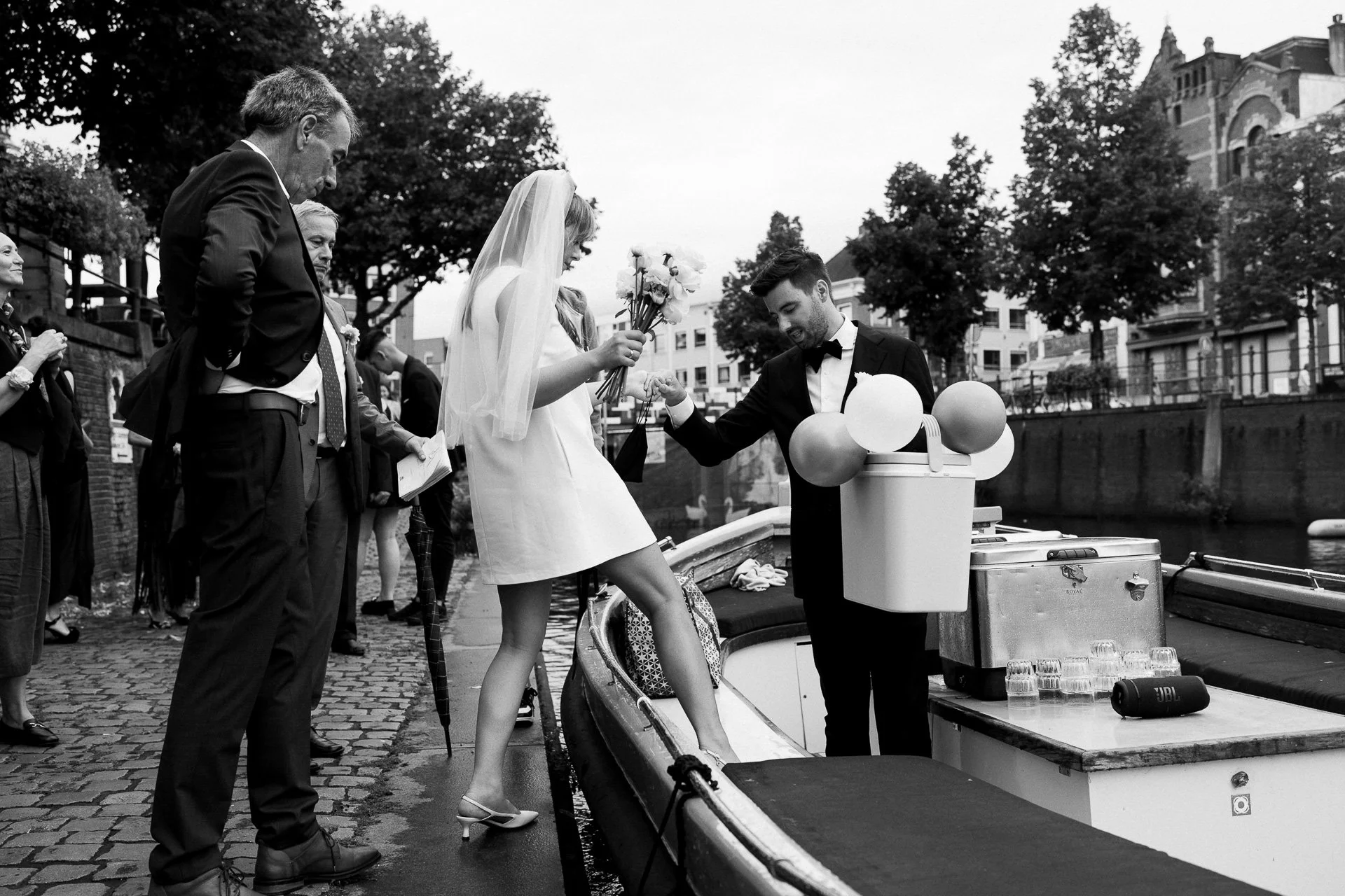 trouwfotograaf-bruidsfotograaf-wedding-documentary-documentaire-editorial-modern-amsterdam-46.jpg