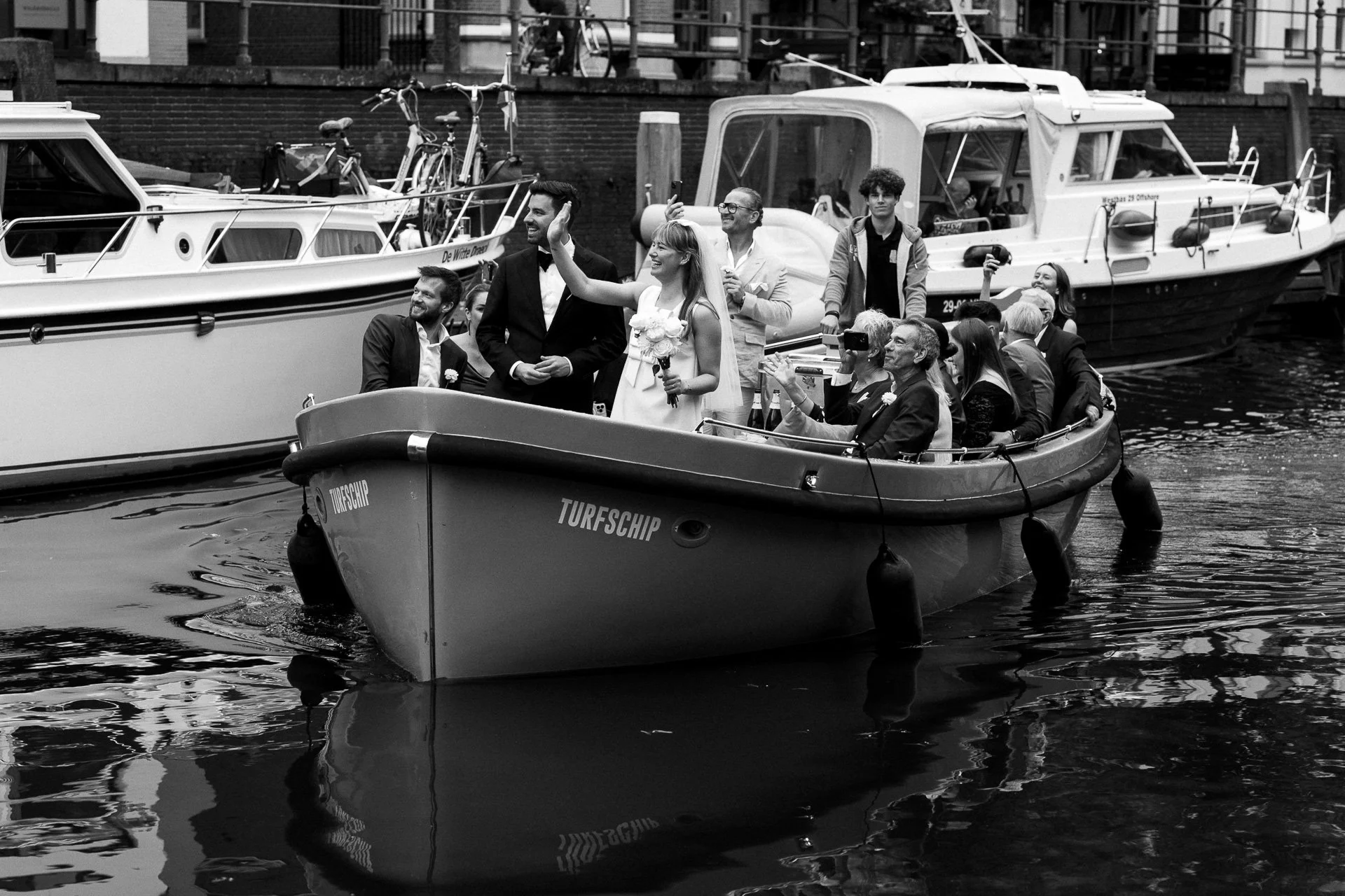 trouwfotograaf-bruidsfotograaf-wedding-documentary-documentaire-editorial-modern-amsterdam-60.jpg