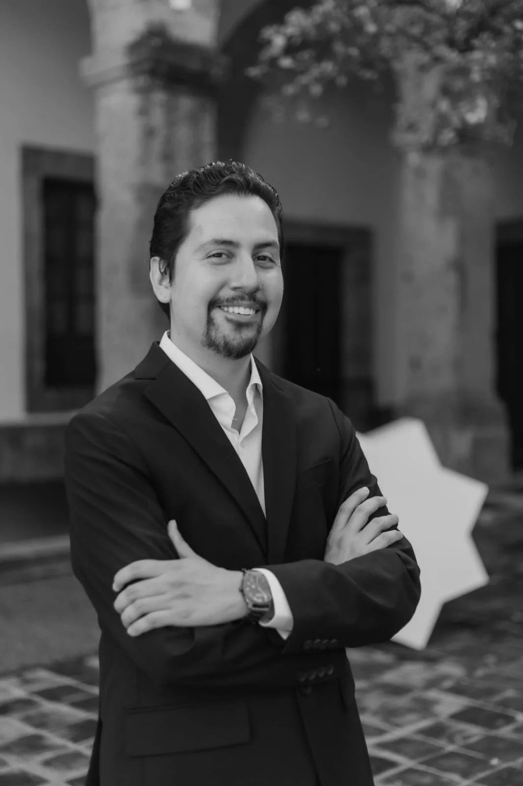 DR. ARAM NAVA