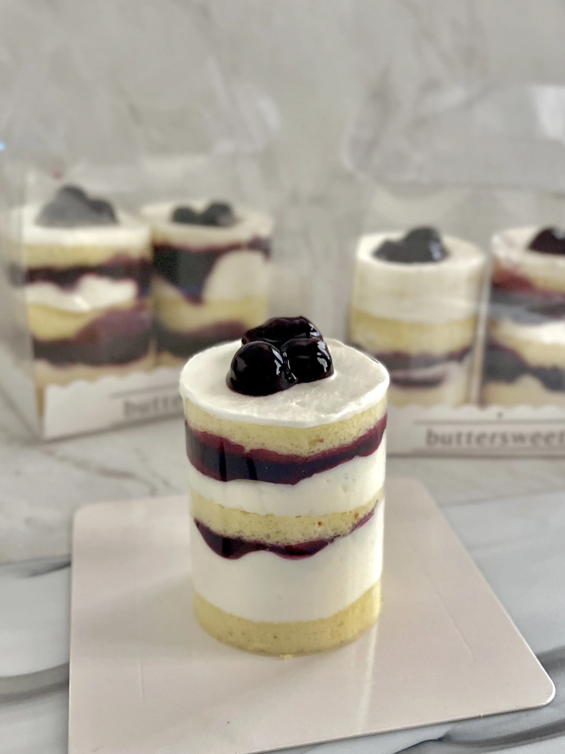 Petite Fresh Cream Cakes