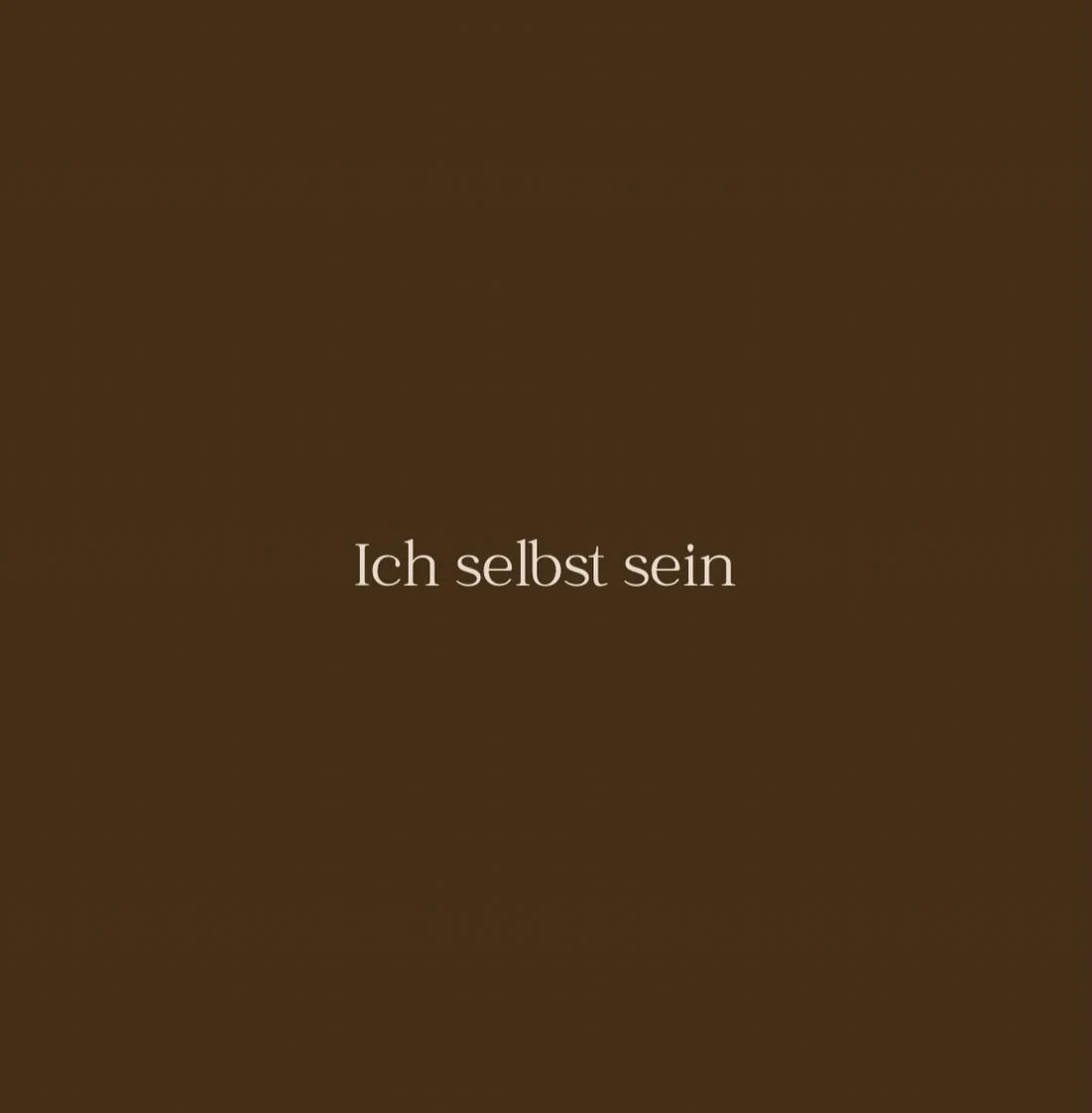 🌱 Sein statt Schein 🌞

Kennst du dieses Gef&uuml;hl, wenn du merkst, dass du durch die Welt tappst, als w&uuml;rdest du eine Maske tragen? Wir verbringe so viel Kraft damit, den Erwartungen anderer zu entsprechen, perfekt zu wirken oder einfach nur