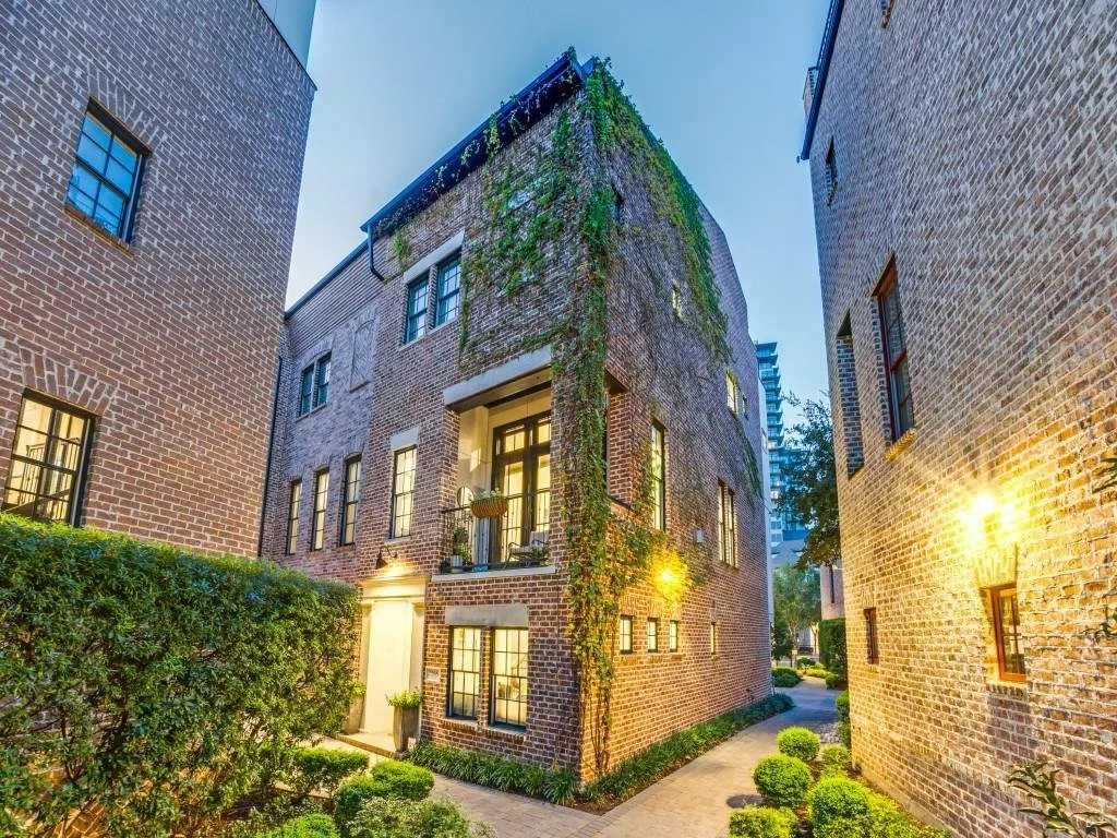 2166 Tetley Dr | $821,600