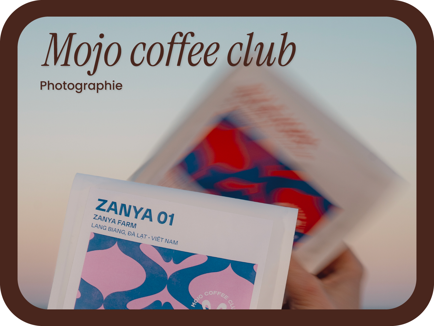 Photographie produit café torréfiés pour Mojo Coffee Club, torréfacteur parisien — shooting par Deux lignes Studio