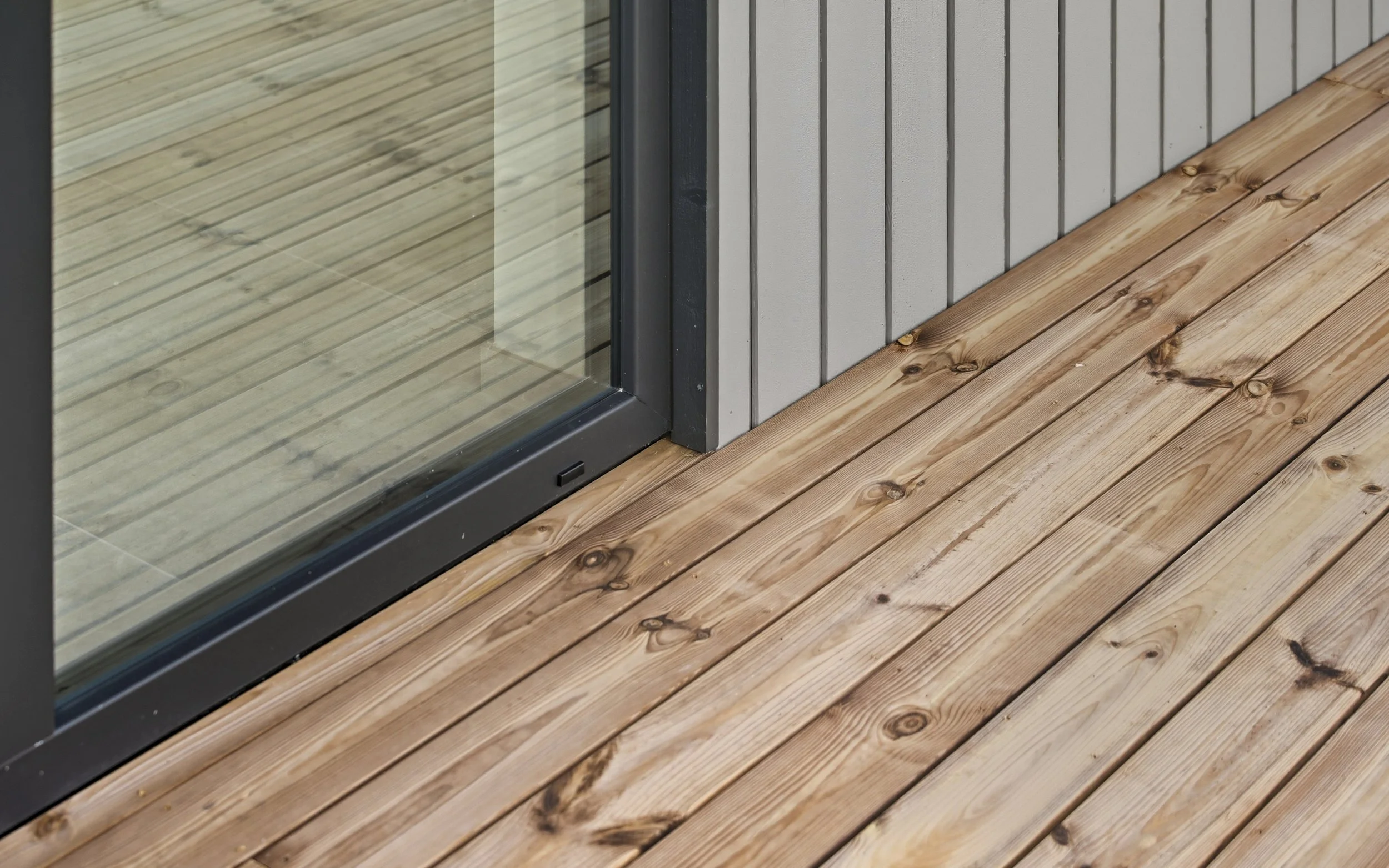 Oranssi project: wraparound deck