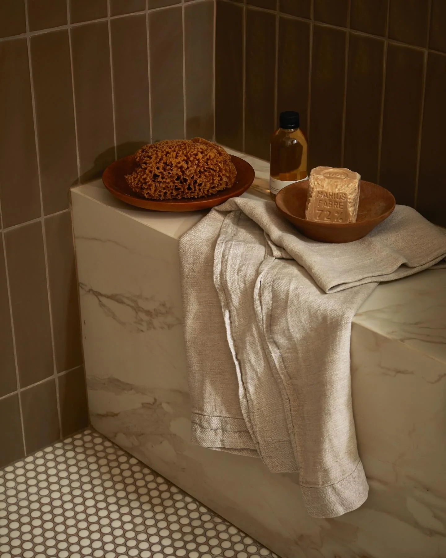 Natural textures. Timeless materials. 
&bull;
&bull;
&bull;
#bathroom design
#interiordesigninspiration 
#tile 
#muskoka
