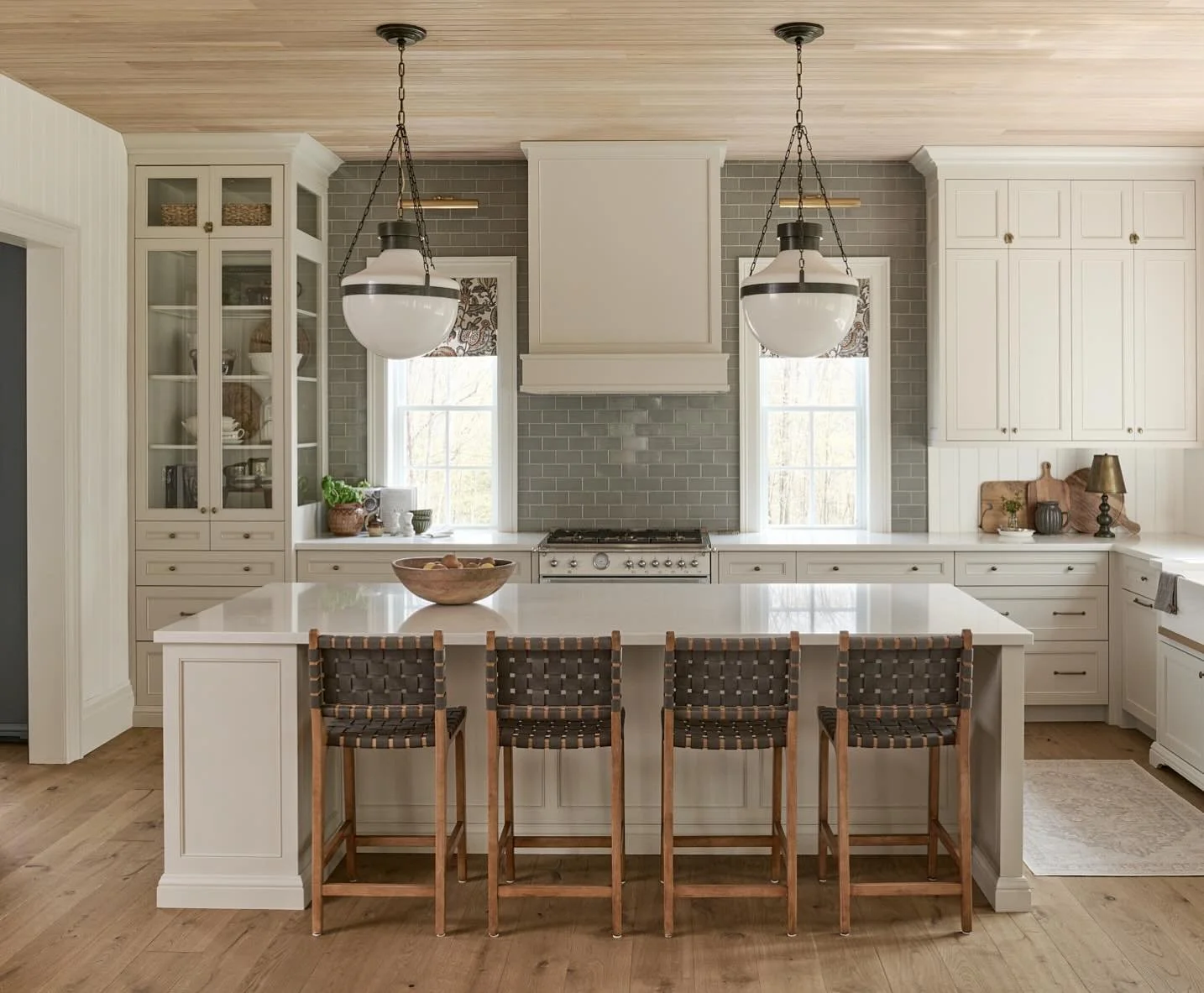 A kitchen designed to feel timeless, refined, and effortlessly inviting. 
&bull;
&bull;
&bull;
#kitchendesign #customhomes #luxurydesigner #designer