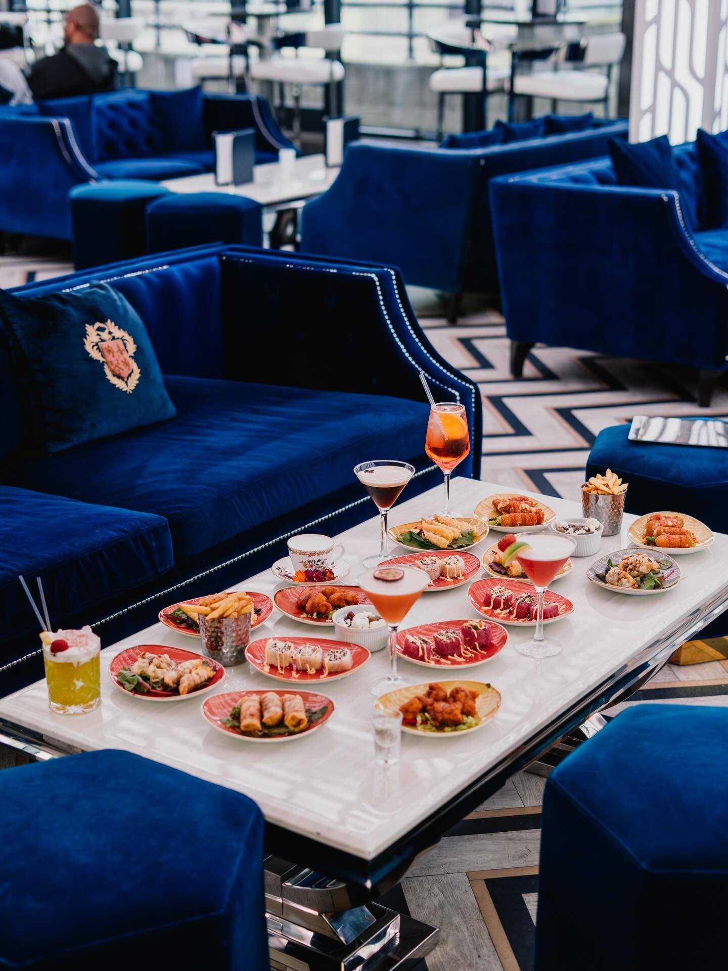 Girls. Drinks. Rooftop views 💓 

Galentine&rsquo;s Bottomless Brunch at ABOVE ✨ 
🥂 90 mins bottomless
🍽️ Free flowing plates
🎧 House music
💵 From &pound;49.95

Brunch ABOVE the rest heart 💖 

Friday | 6 PM - 10 PM
Saturday | 1 PM - 5 PM
Sunday 