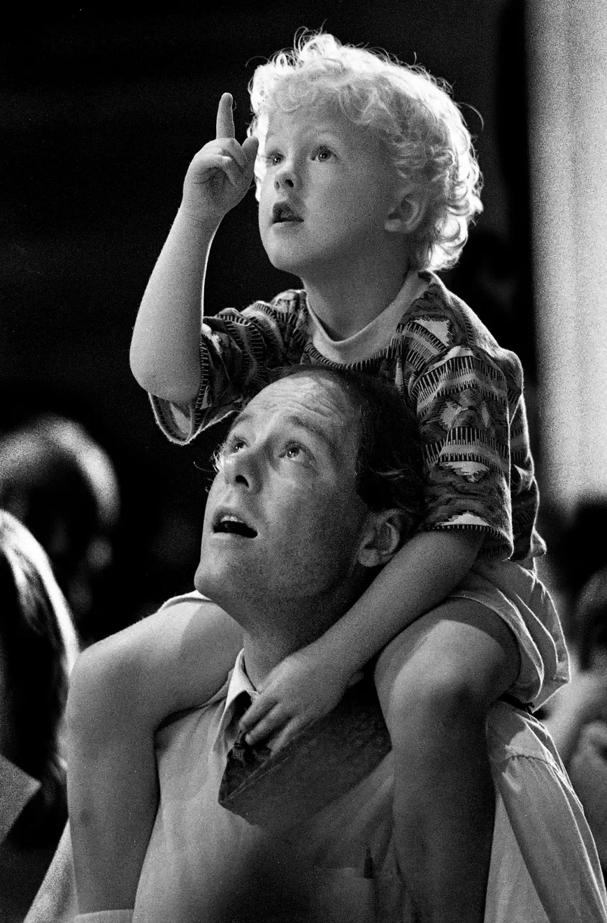 Luke Mueller, getting a lift from dad Myke, view Athena statue in amazement inside the Parthenon during the unveiling ceremonies May 20, 1990. 
Bill Steber / The Tennessean