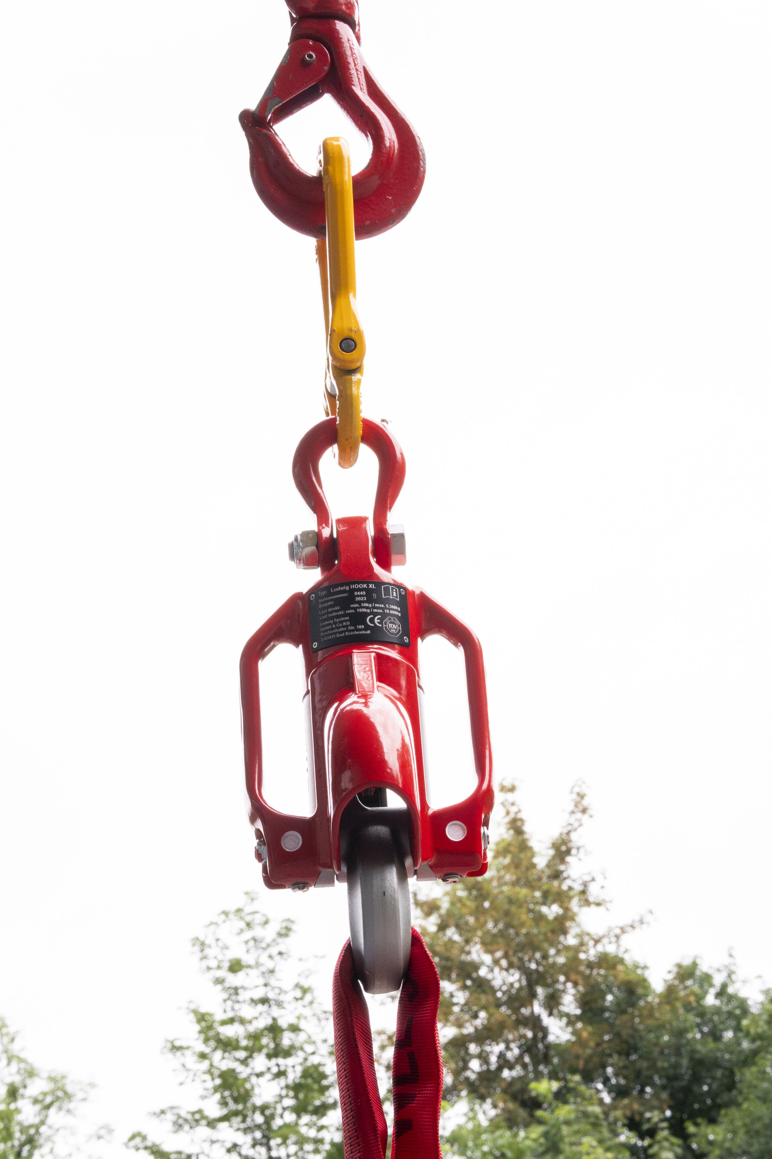 Ludwig Hook lifting a heavy load