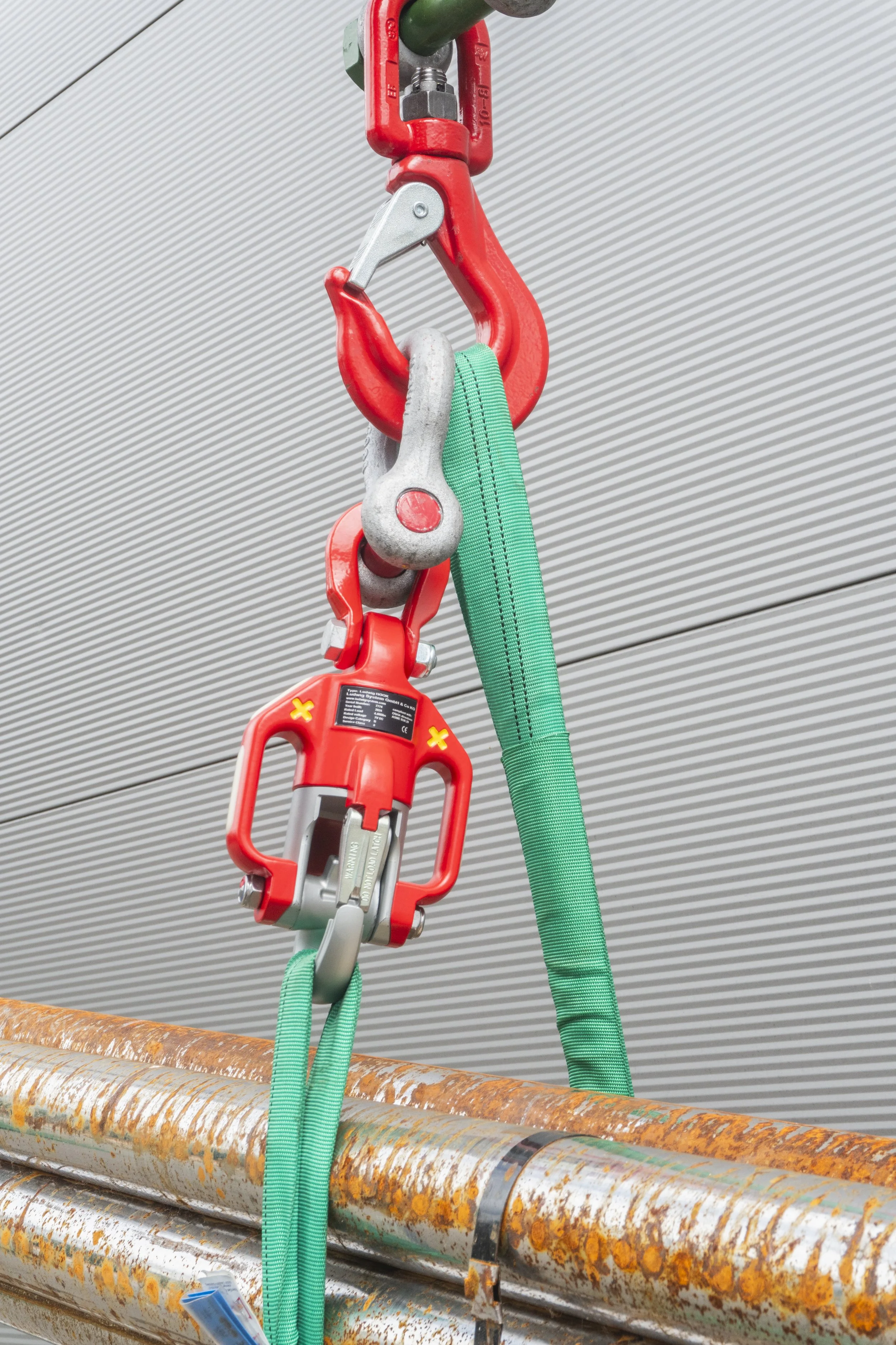 Ludwig Hook lifting heavy steel load