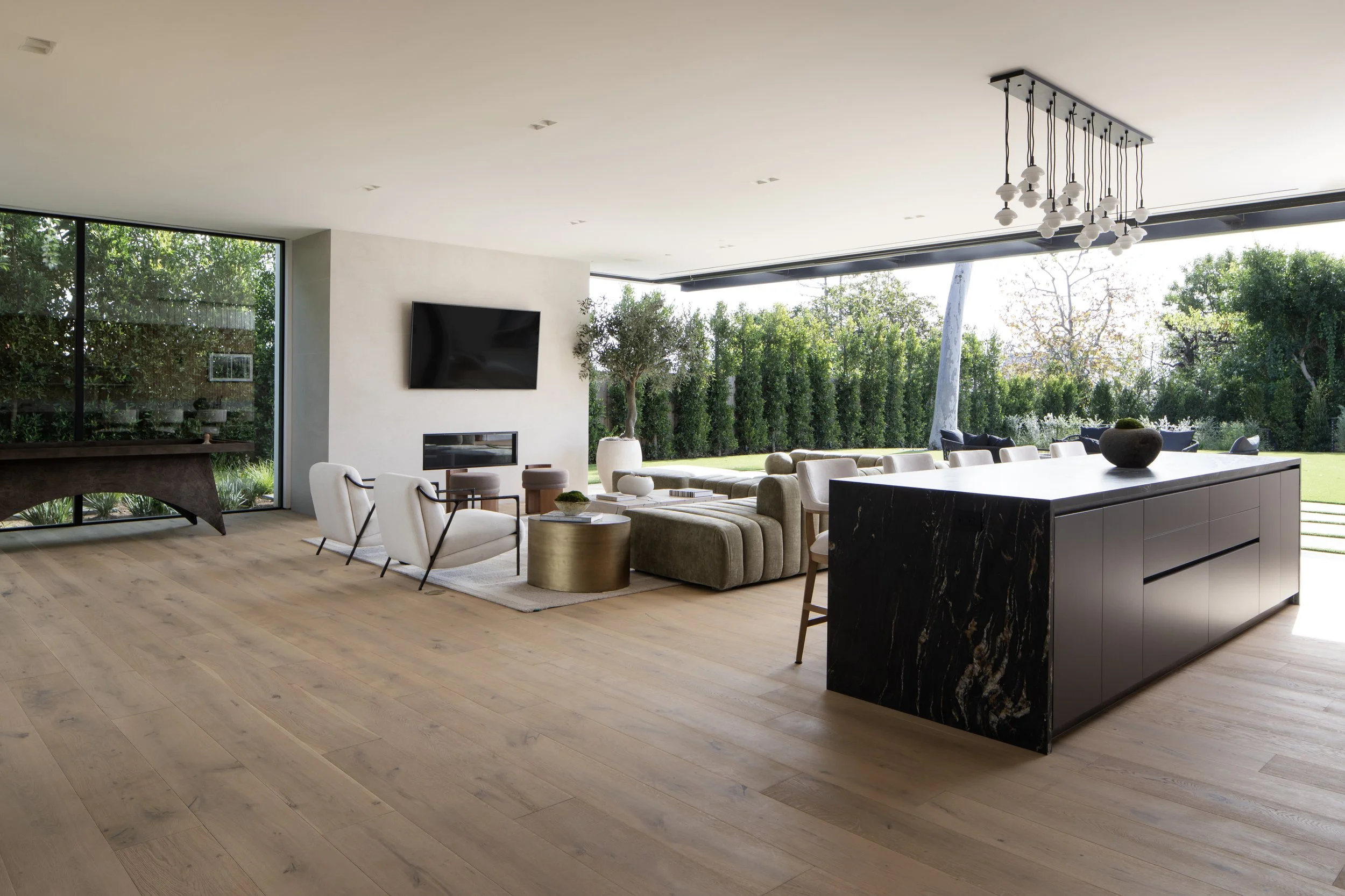IR_Casale_MeghanBob_LoungeOverall_HR.jpg