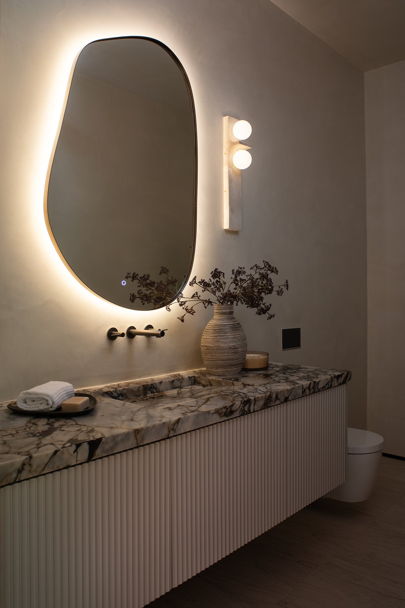 IRArch_Chickory_MeghanBob_PowderRoom1_WEB.jpg