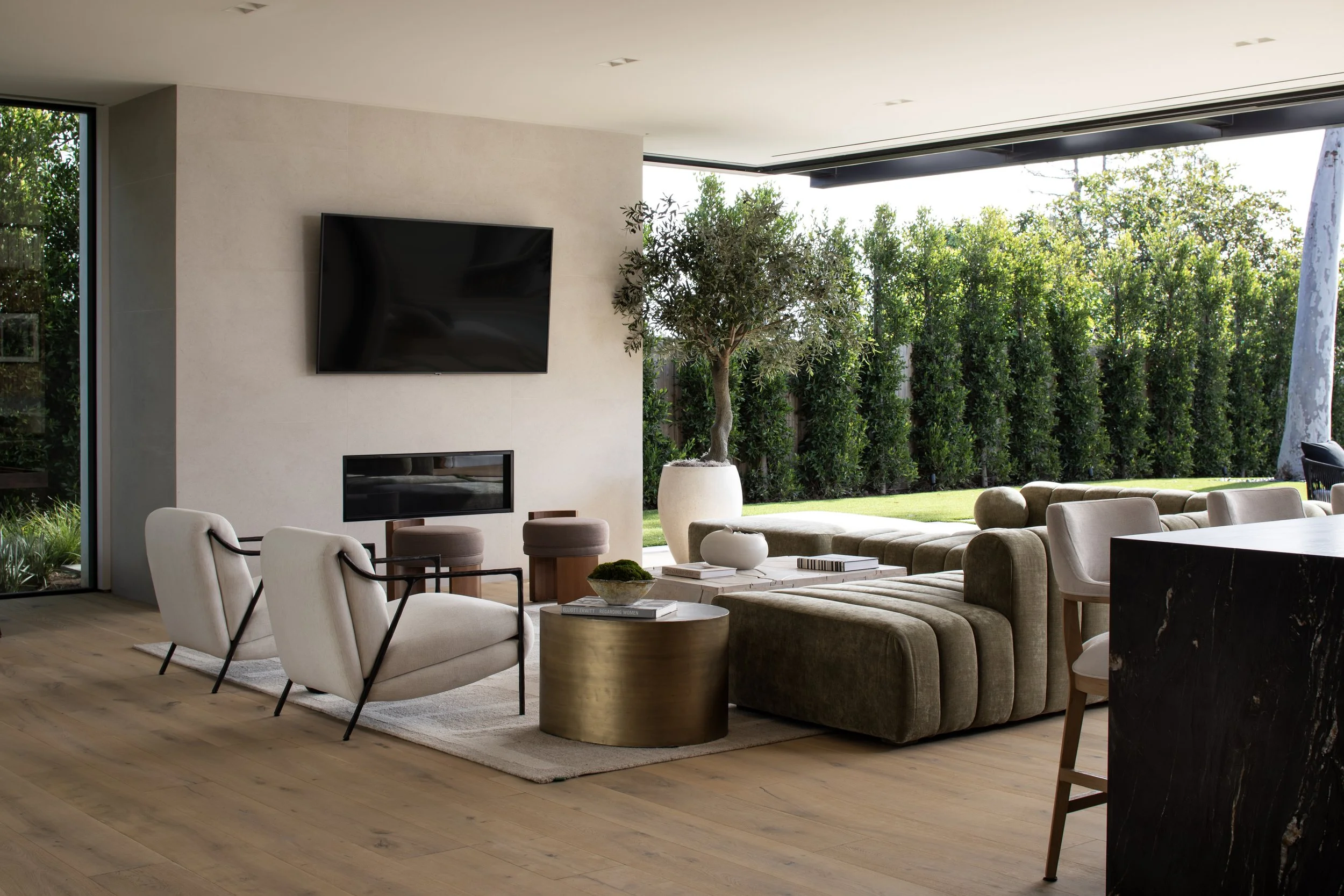 IR_Casale_MeghanBob_LoungeTight_HR.jpg