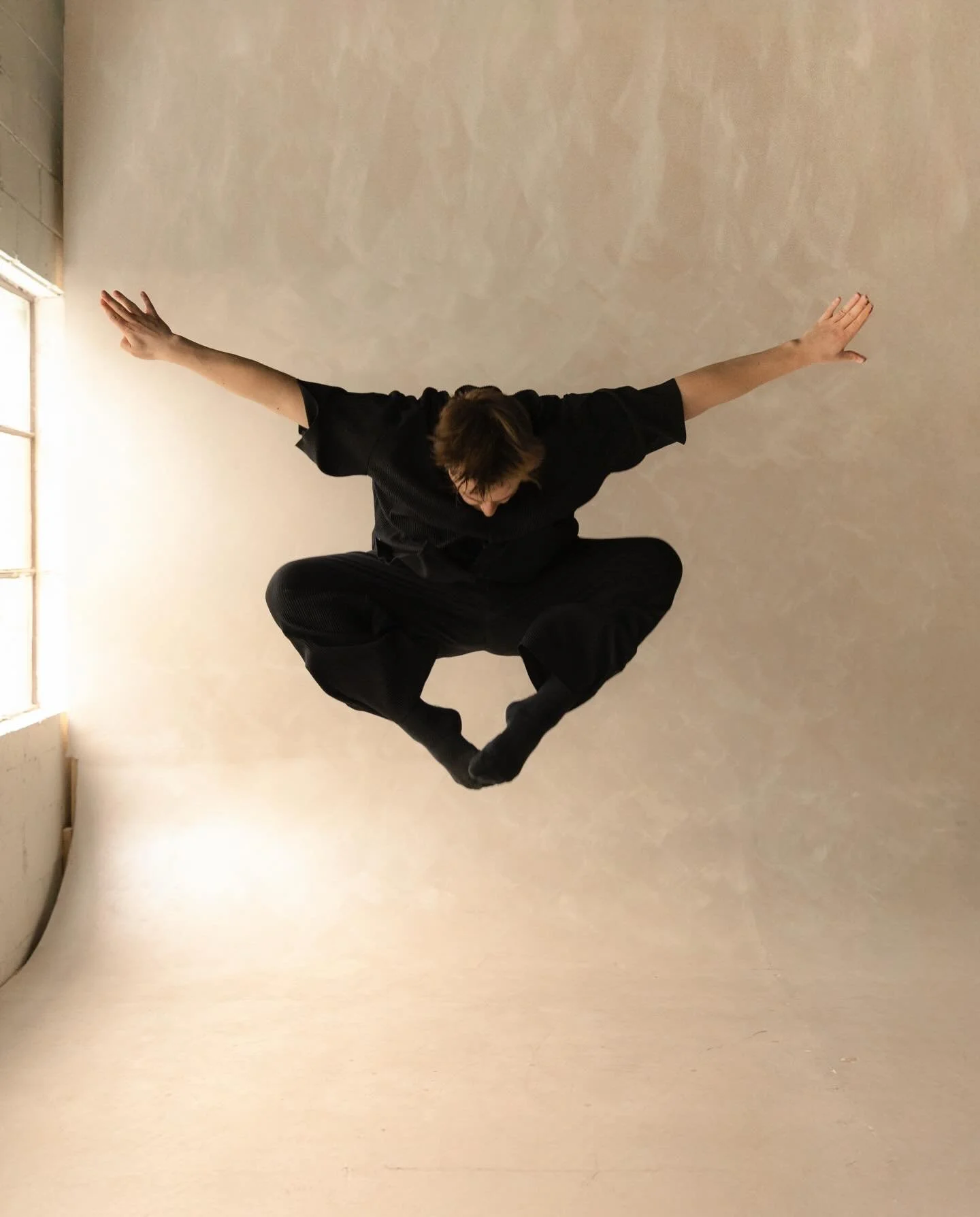 Entering the weekend like✨
This shot is one of my favvss🥹✨

Shot by @jieunhwang.ca 

#dancer #toronto  #mover