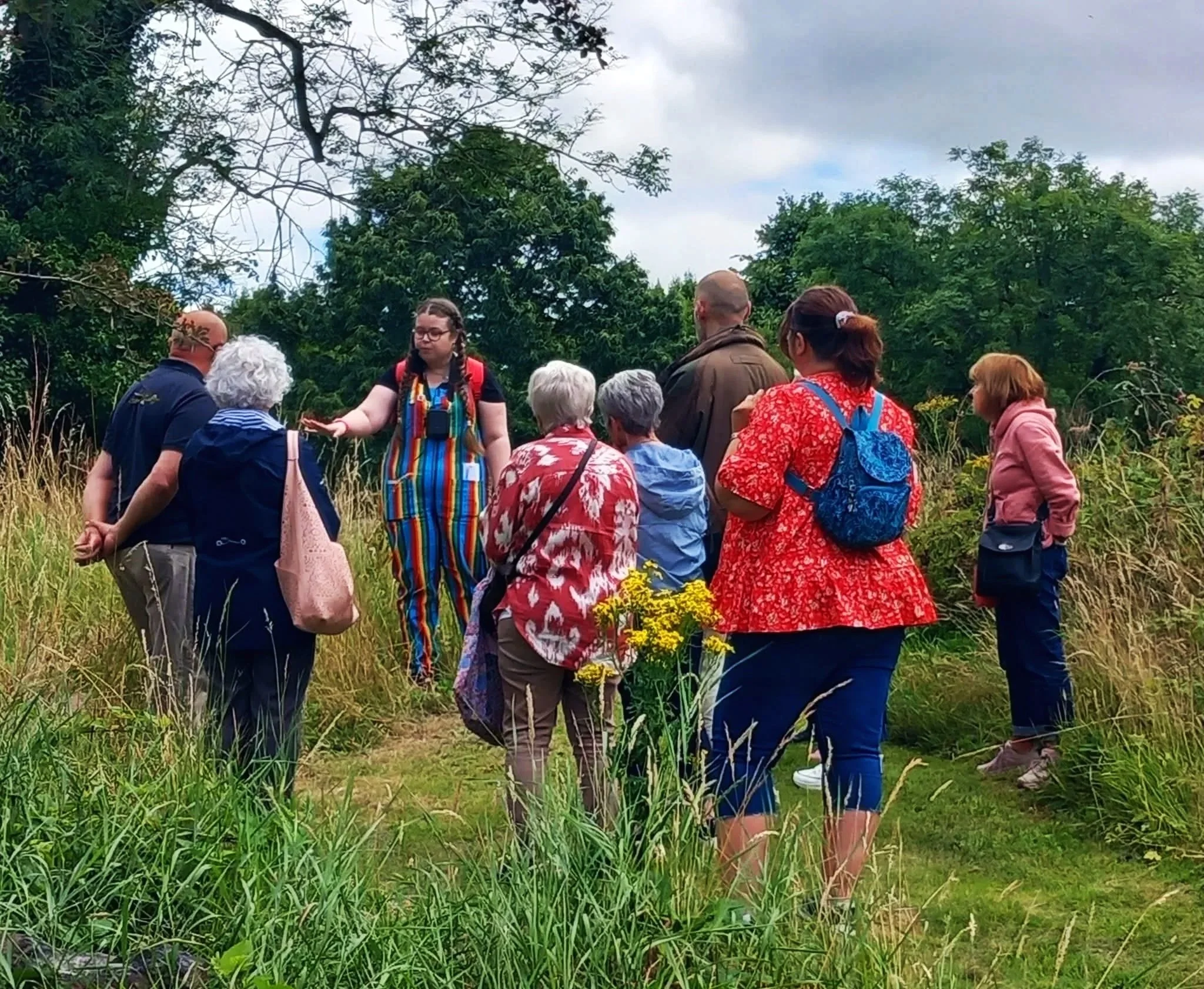 Dr. Robyn Atcheson leading a tour of Friar's Bush Graveyard