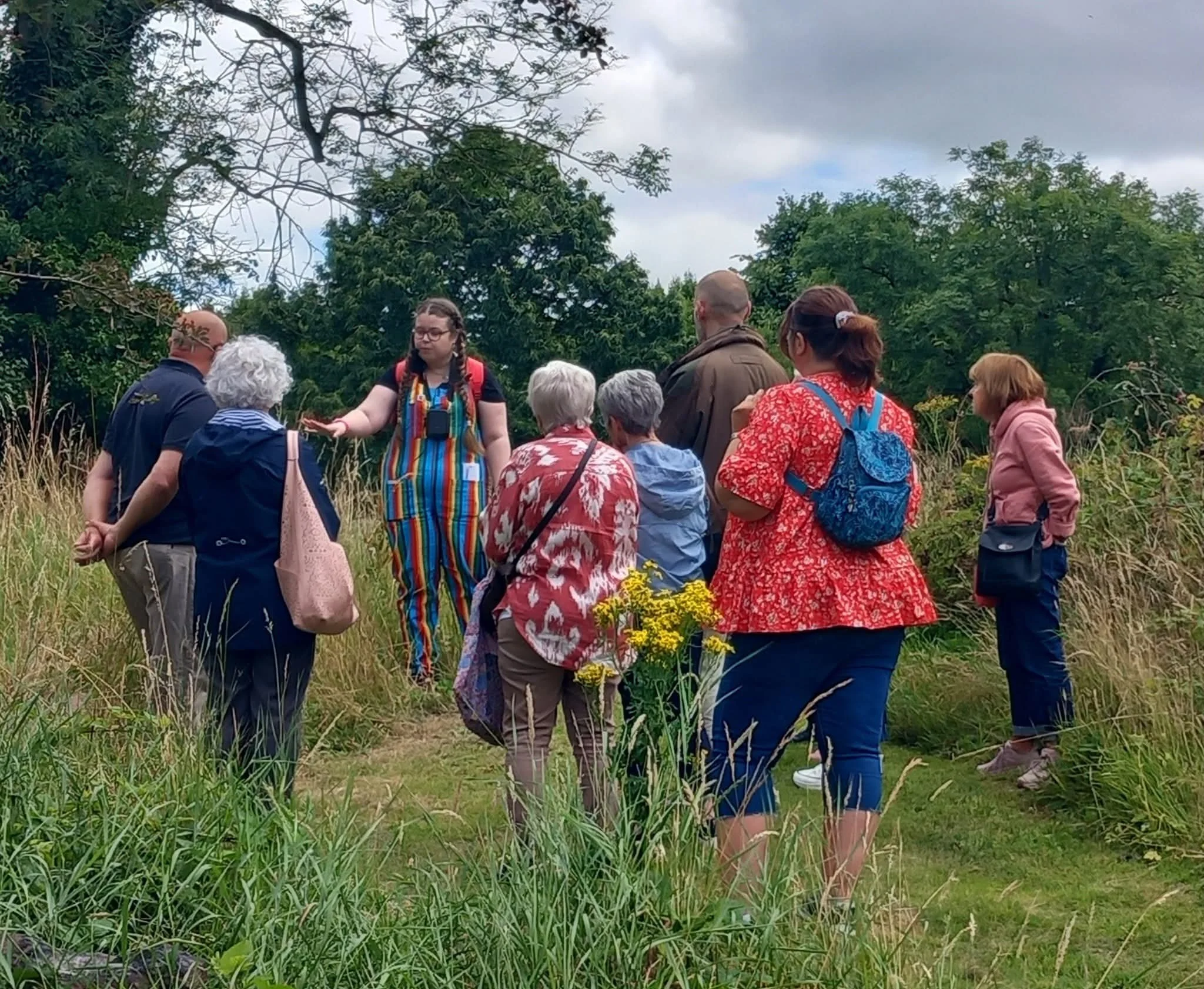 Dr. Robyn Atcheson leading a tour of Friar's Bush Graveyard