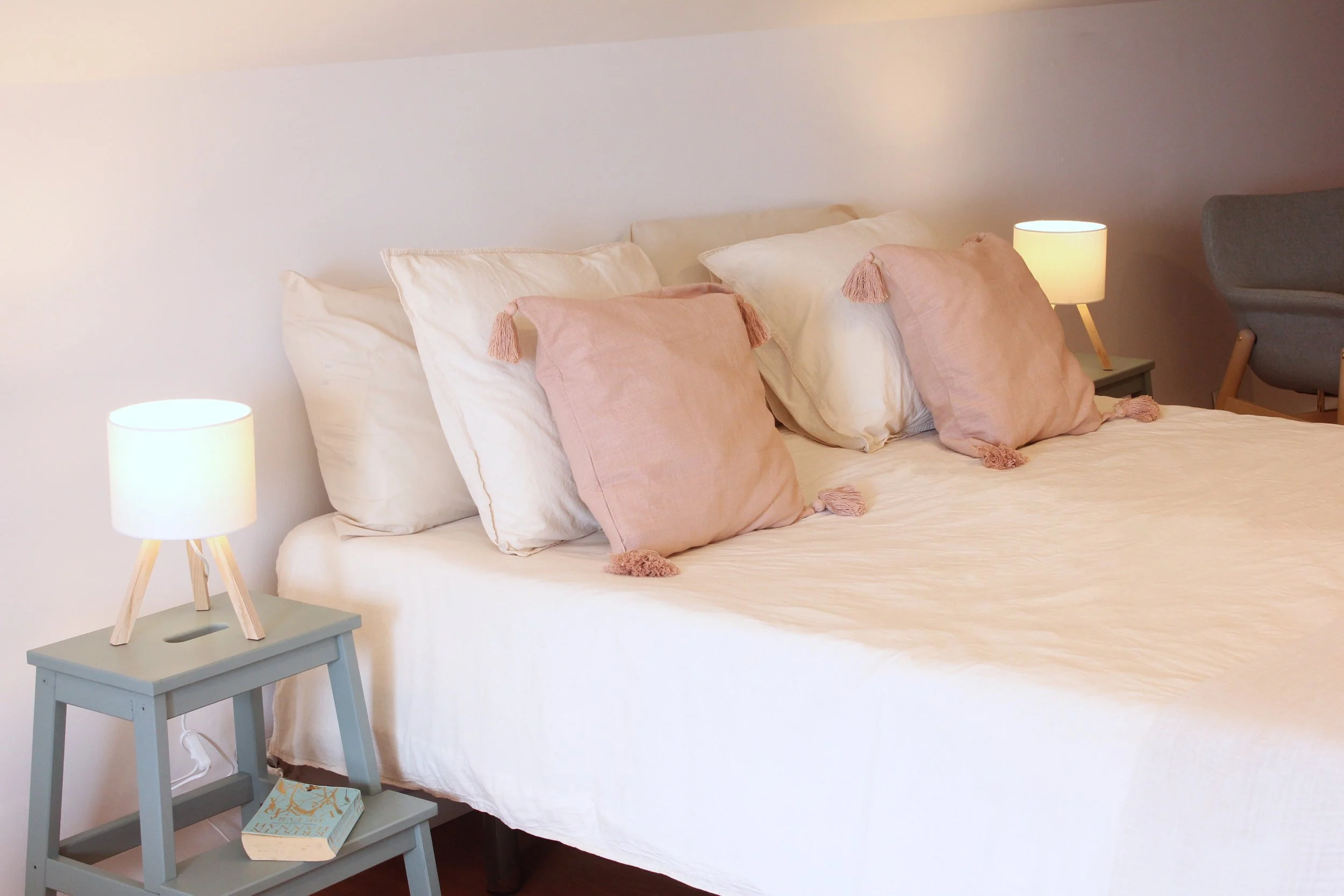 Room 9 dbl bed.jpg