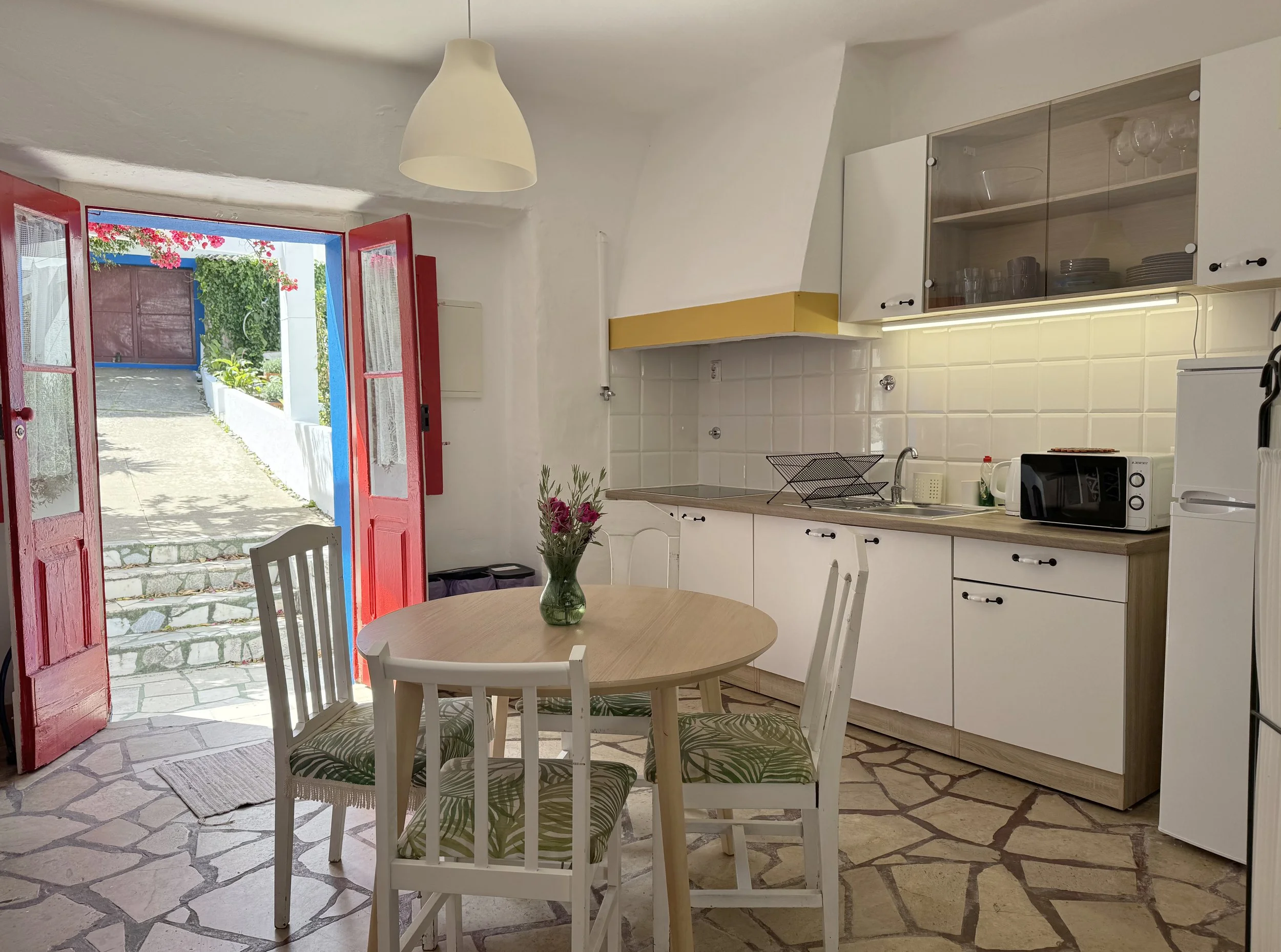 Studio 1 kitchen .jpg