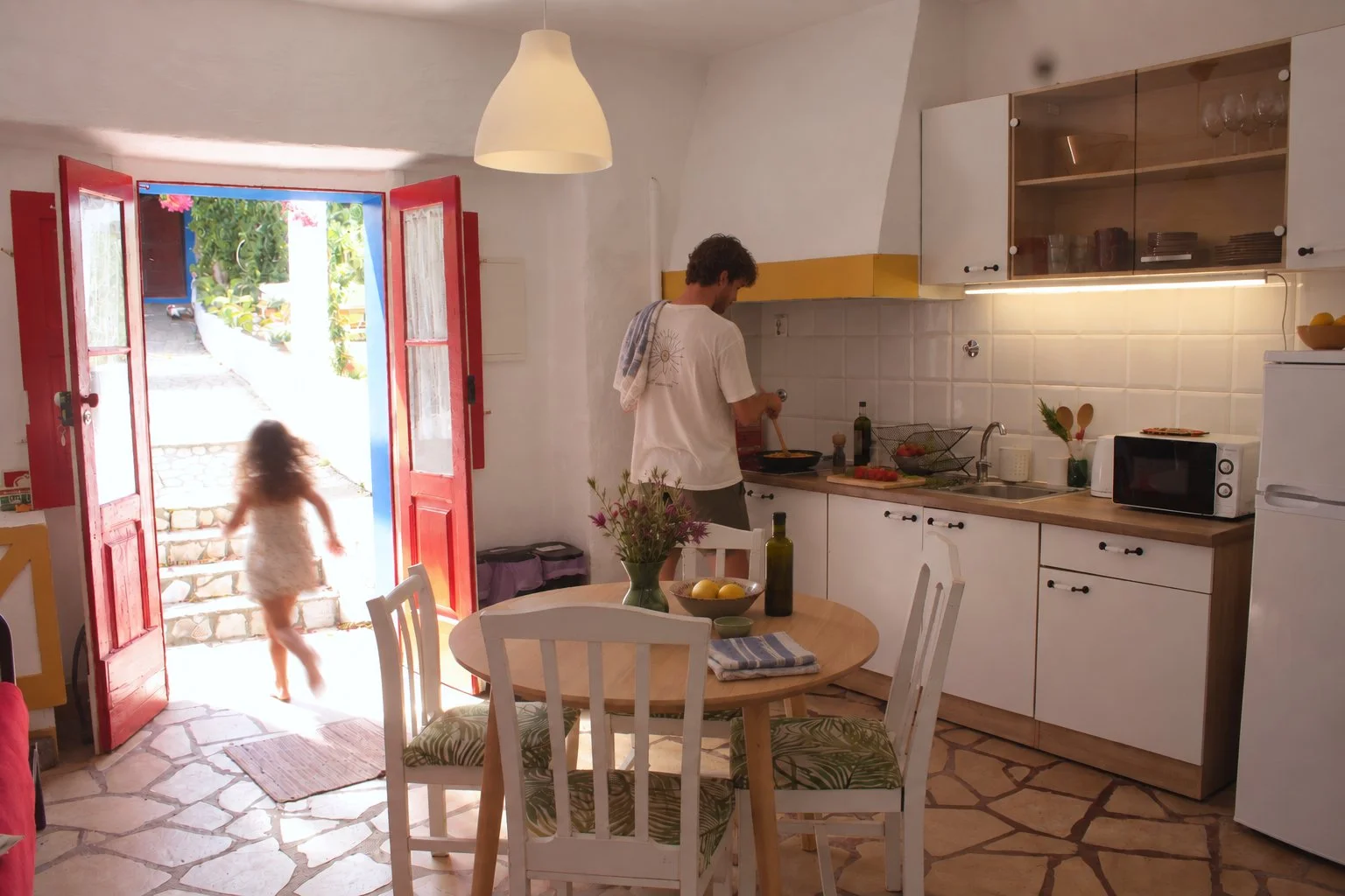 Studio 1 kitchen.jpg