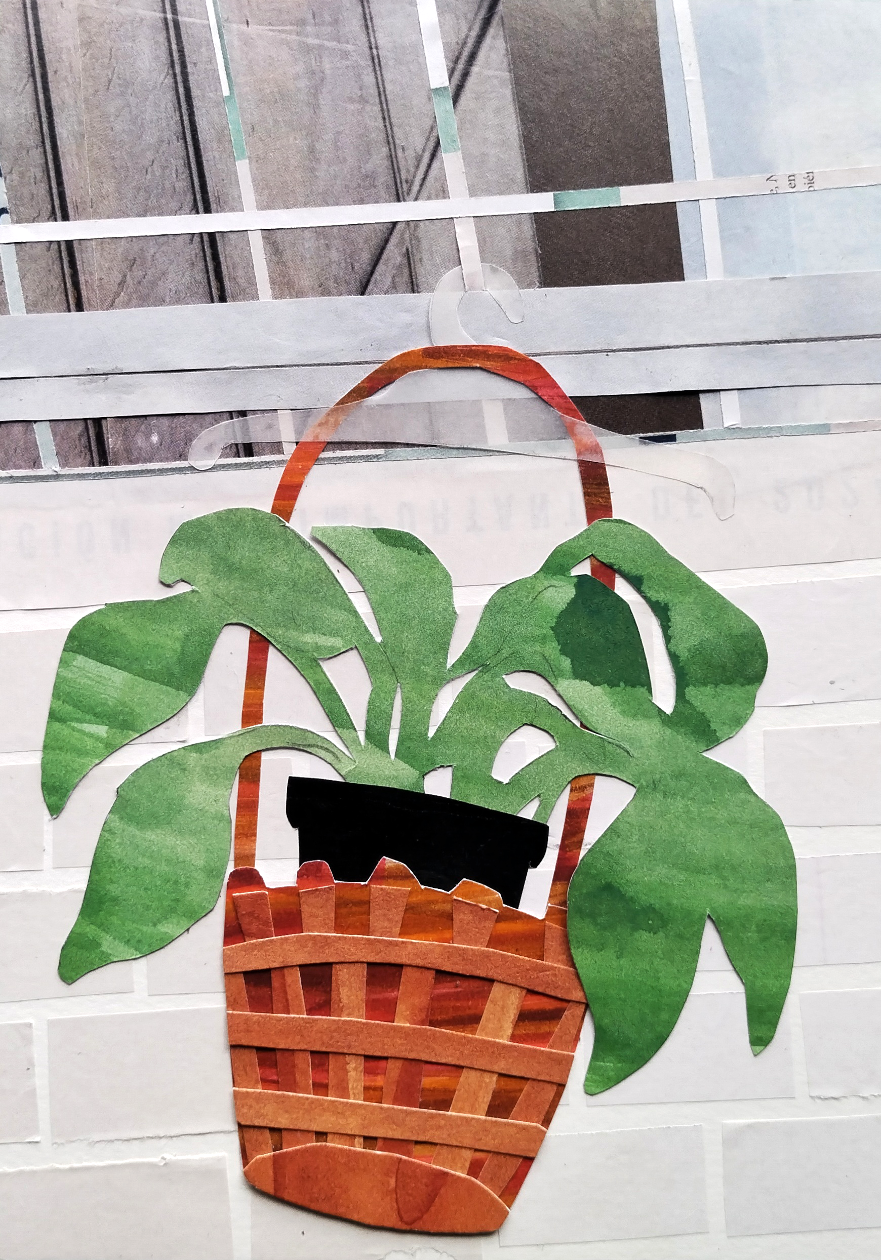 Collage que muestra una planta dentro de una matera colgada en un gancho en las tejas del patio.