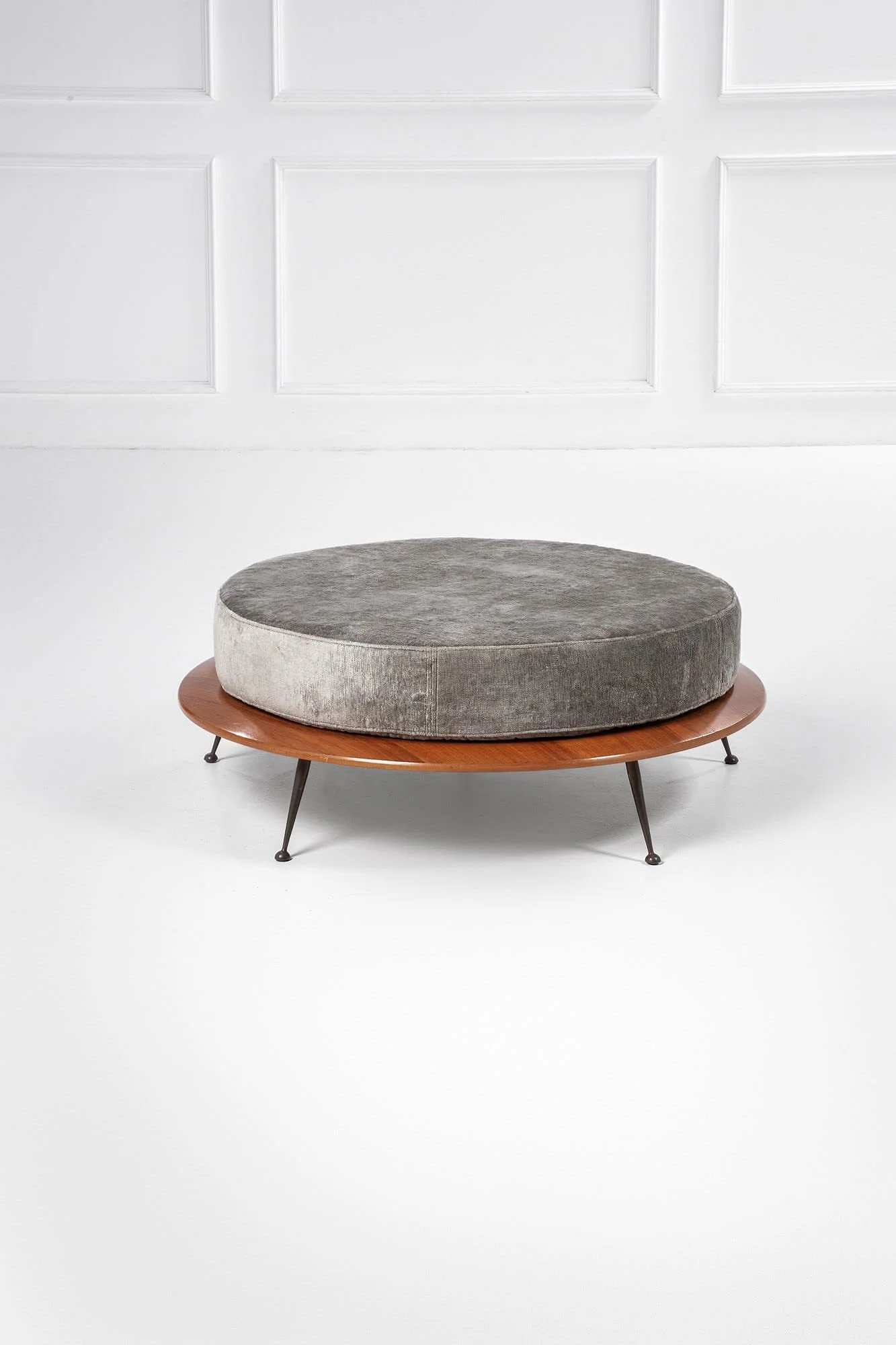  UNKNOWN 
 STARTING BID €900 
 ESTIMATE: €900–€1,200 
 FAIR VALUE → 