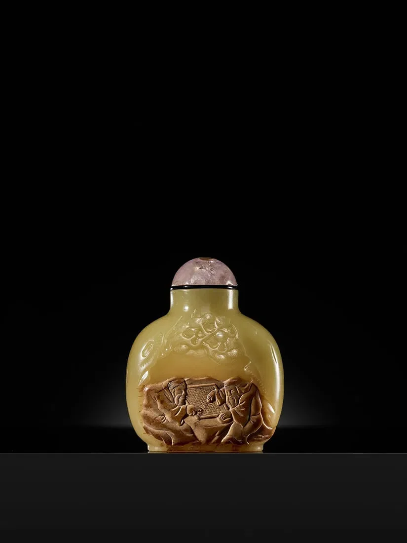  'WEIQI GAME' SNUFF BOTTLE, MASTER OF THE ROCKS SCHOOL, 
 STARTING BID €2K 
 ESTIMATE: €2–€4k 
 FAIR VALUE → 