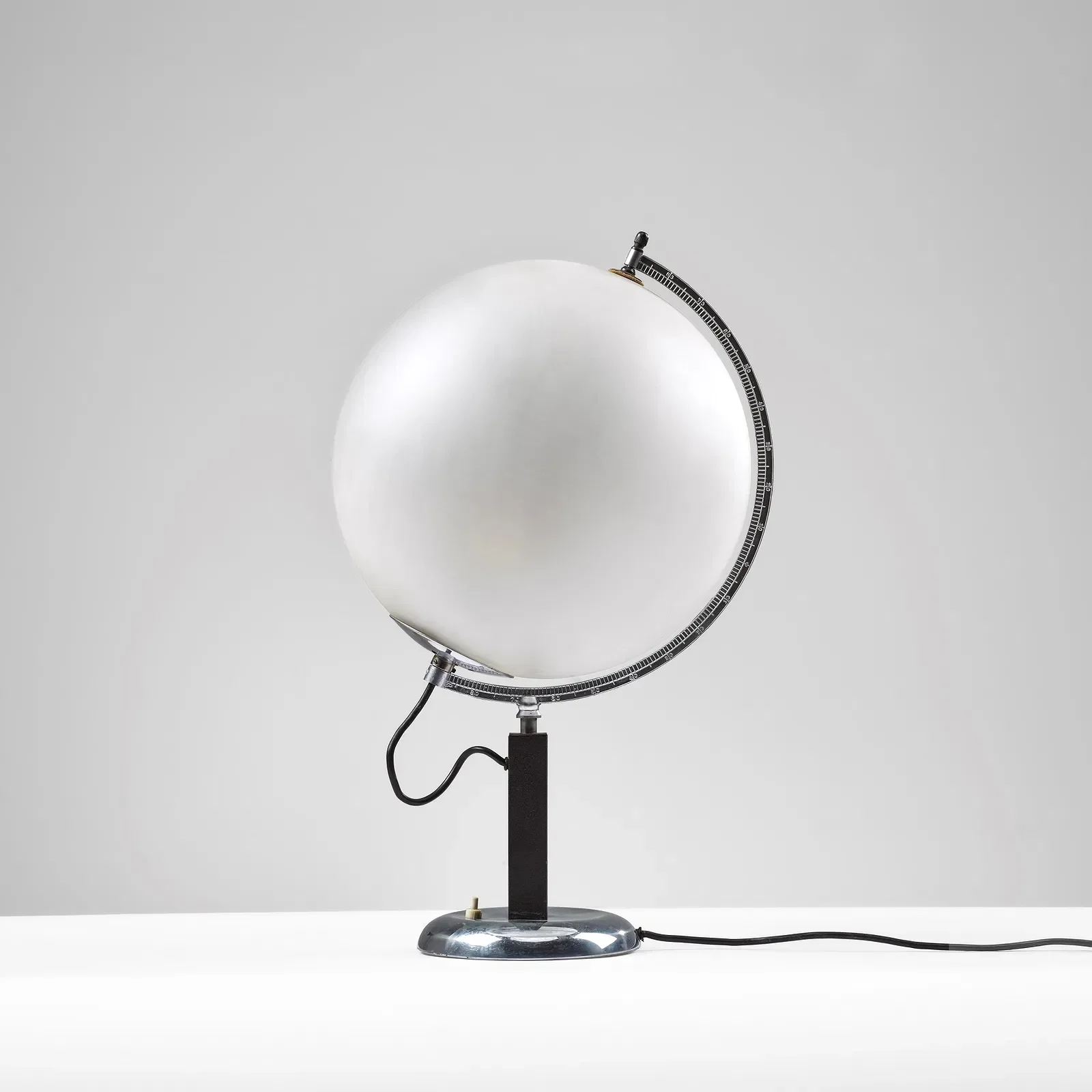  UNKNOWN 
 GET NOW €600 
 ESTIMATE: €600–€800 