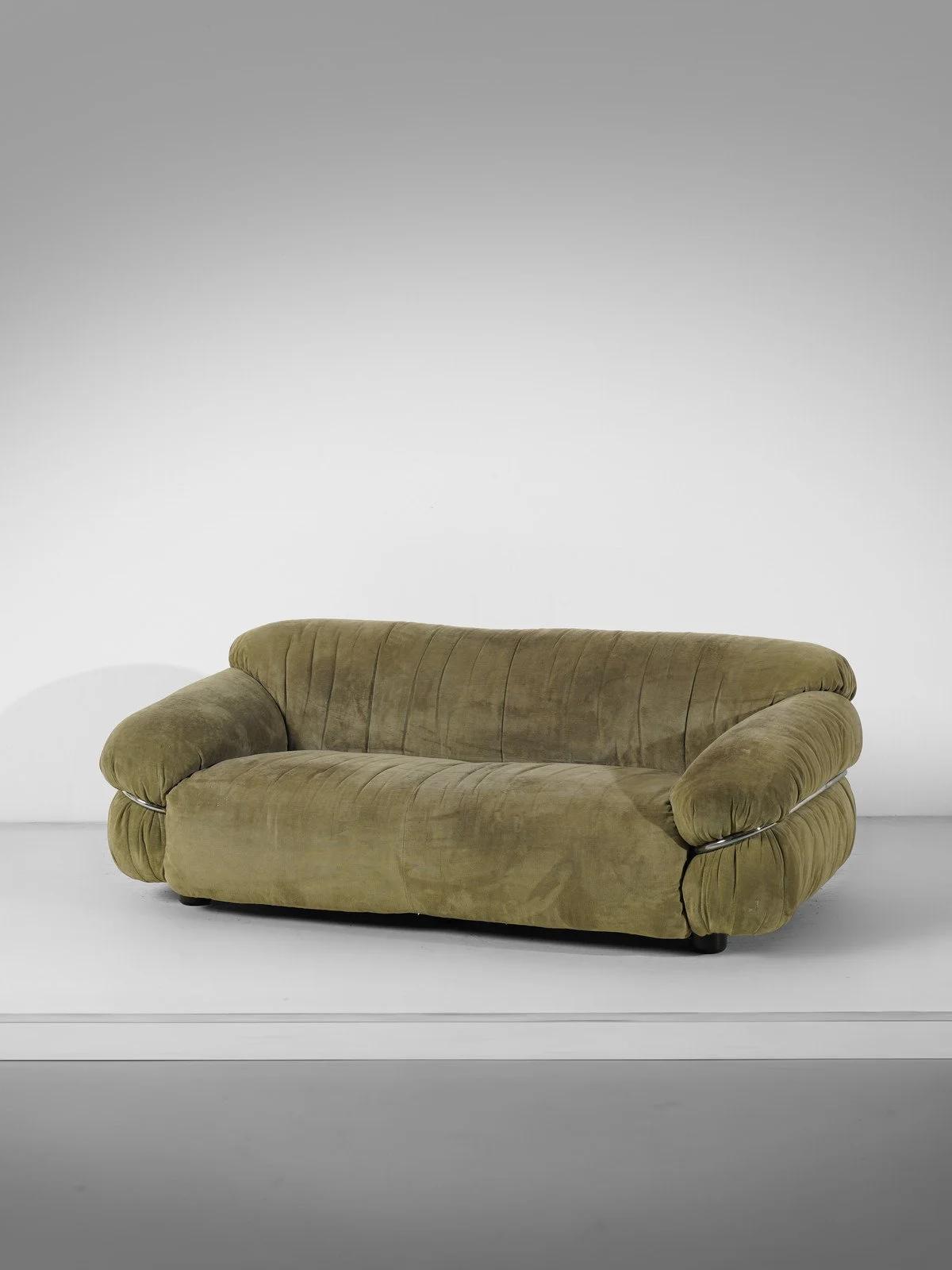  Gianfranco Frattini 
 STARTING BID €800 
 ESTIMATE: €1.2K–€1.6K 
 UNDERVALUED↓  